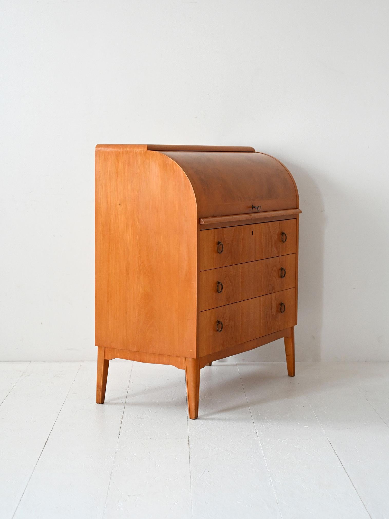 Scandinavian Sécretaire with pull-out top In Good Condition For Sale In Brescia, IT