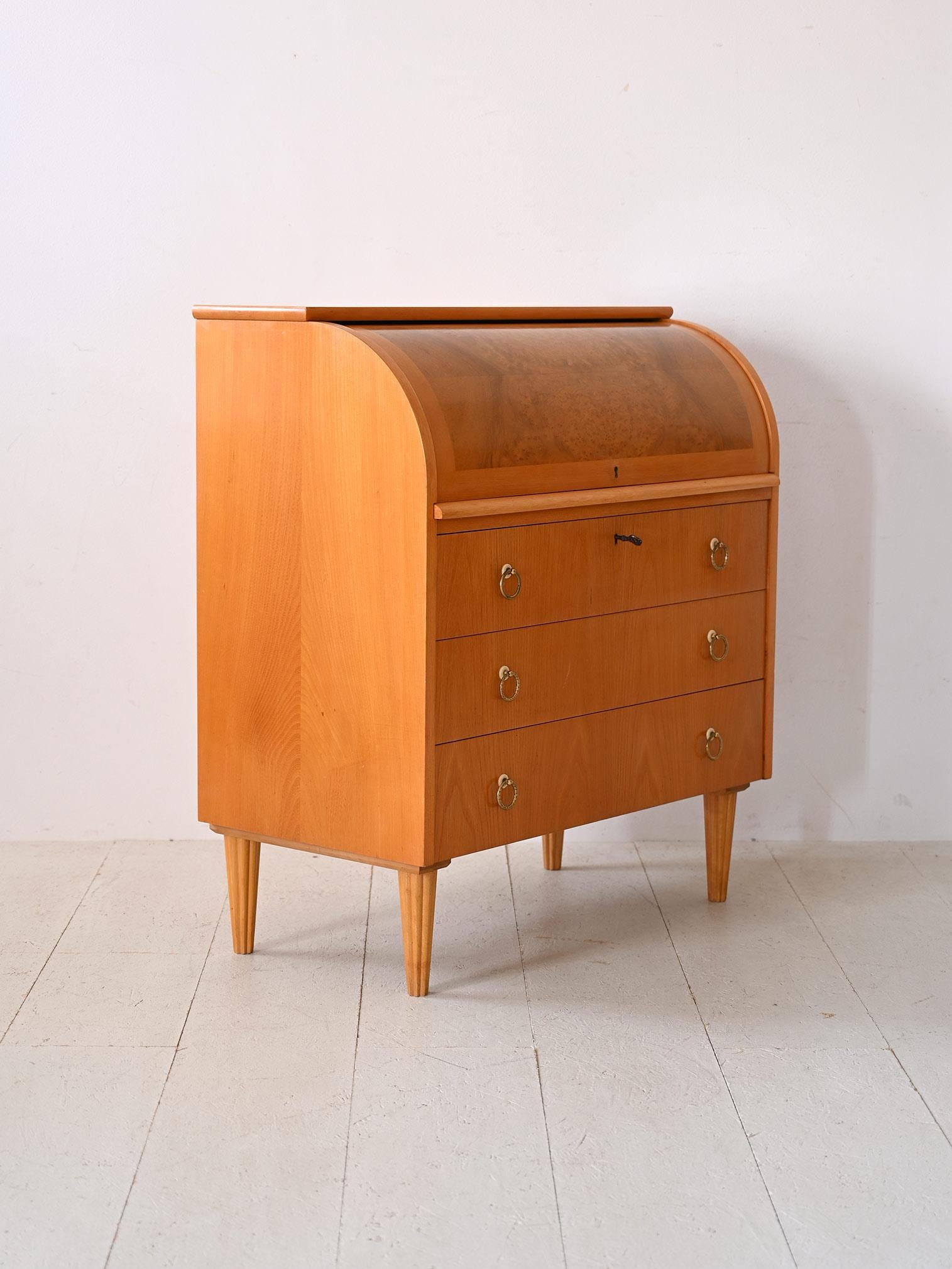 Scandinavian secretaire with writing desk In Good Condition For Sale In Brescia, IT