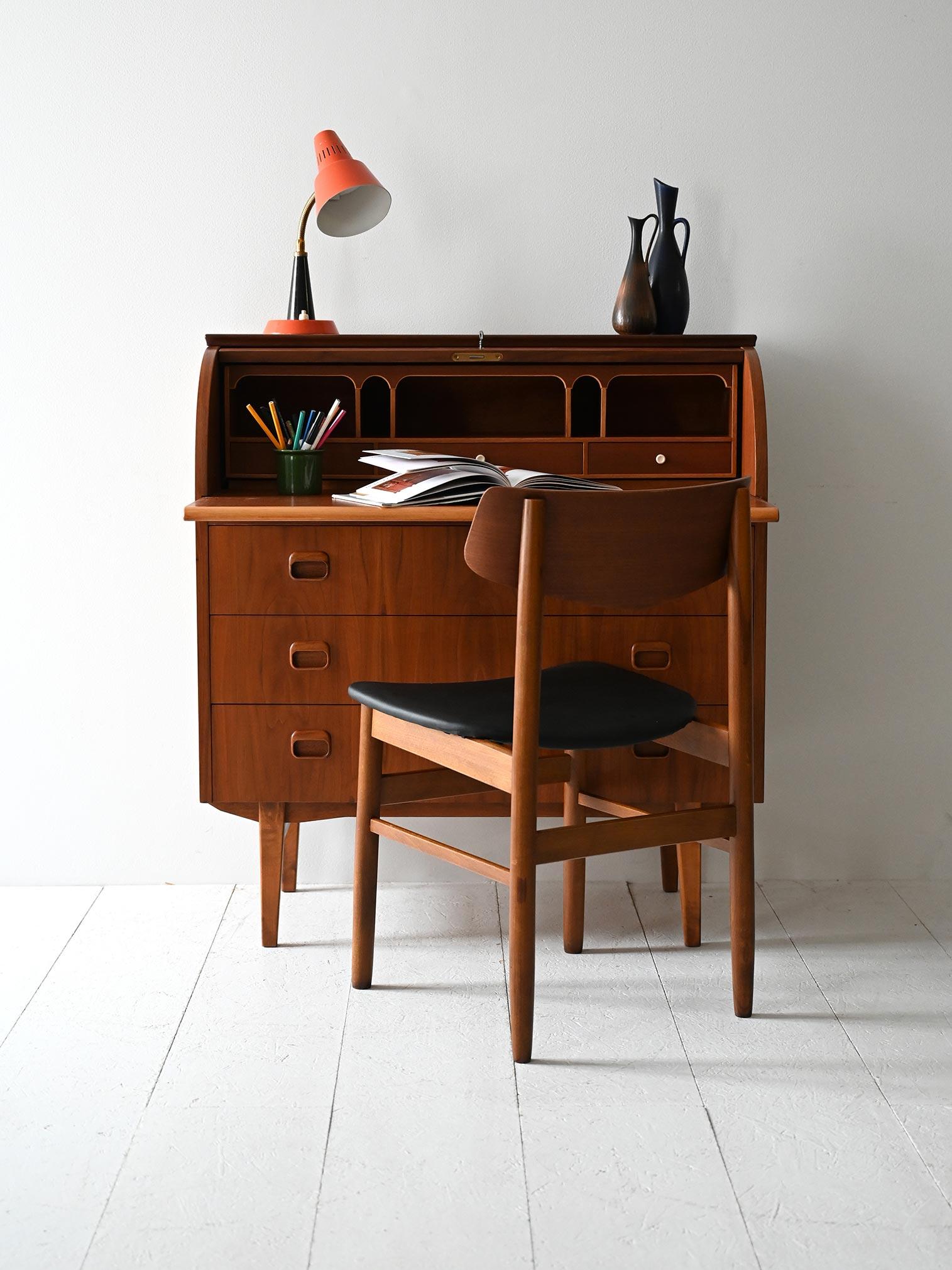 1950s/60s teak secrétaire with flap, hidden drawers, and tapered legs.

Scandinavian 1950s/60s teak secrétaire with clean lines and balanced proportions. The flap reveals an organized compartment with small drawers and niches. Square handles and