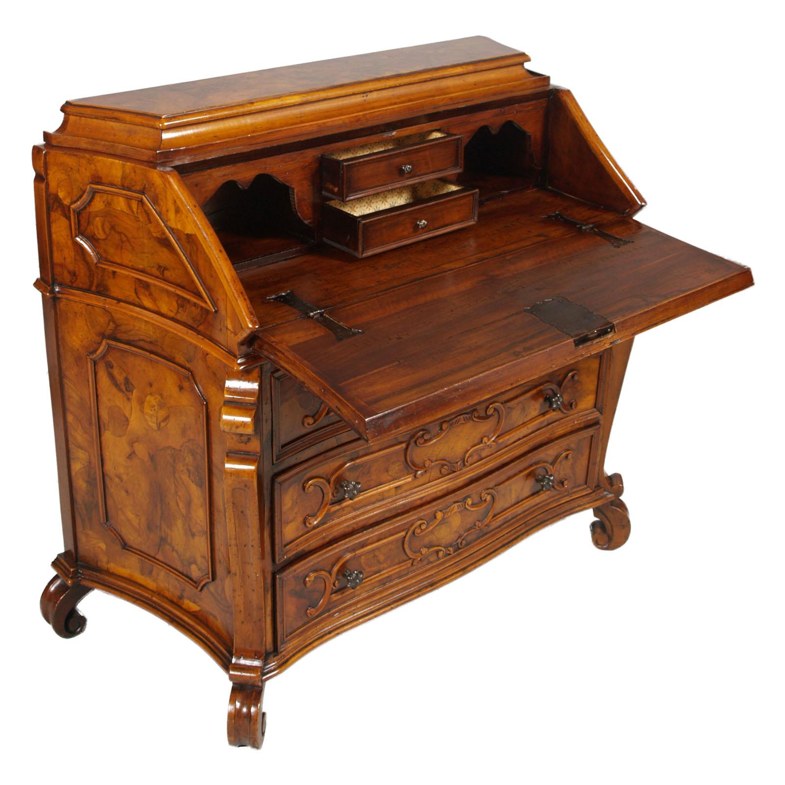 Sekretär-Schreibtisch 700er Lombard von „Bottega Milanese Dei Valentini“, Nussbaum und Wurzelholz (19. Jahrhundert) im Angebot