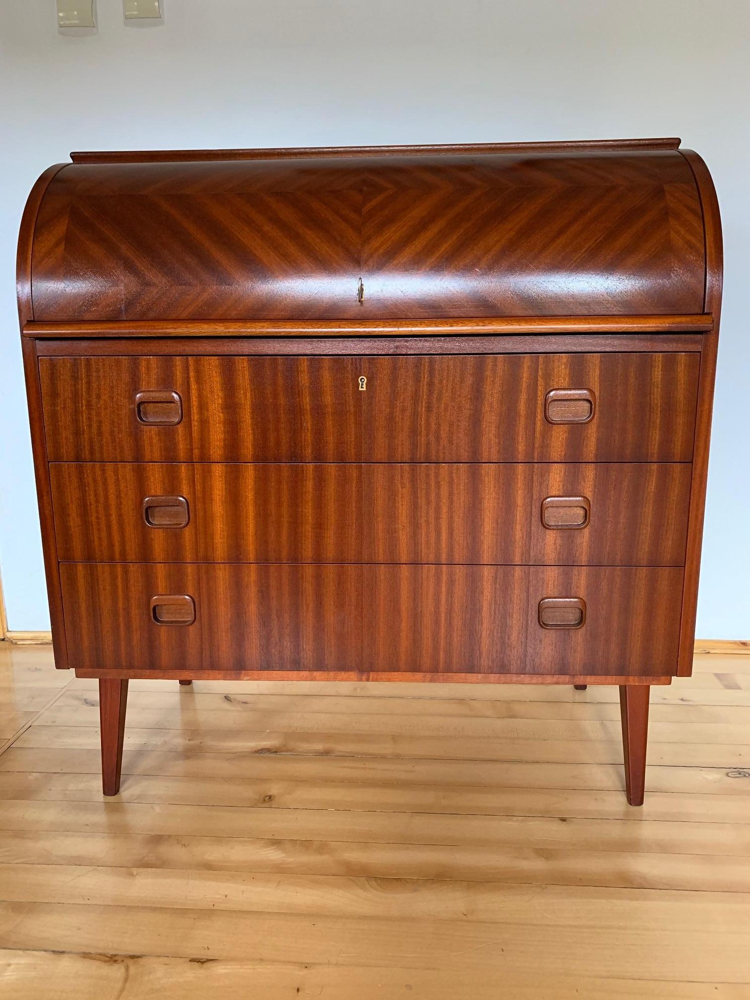 The Swedish secretary, designed by Egon Ostergaard from the 1960s Fully original and signed. The secretariat is in very good condition. Very attractive and functional form.