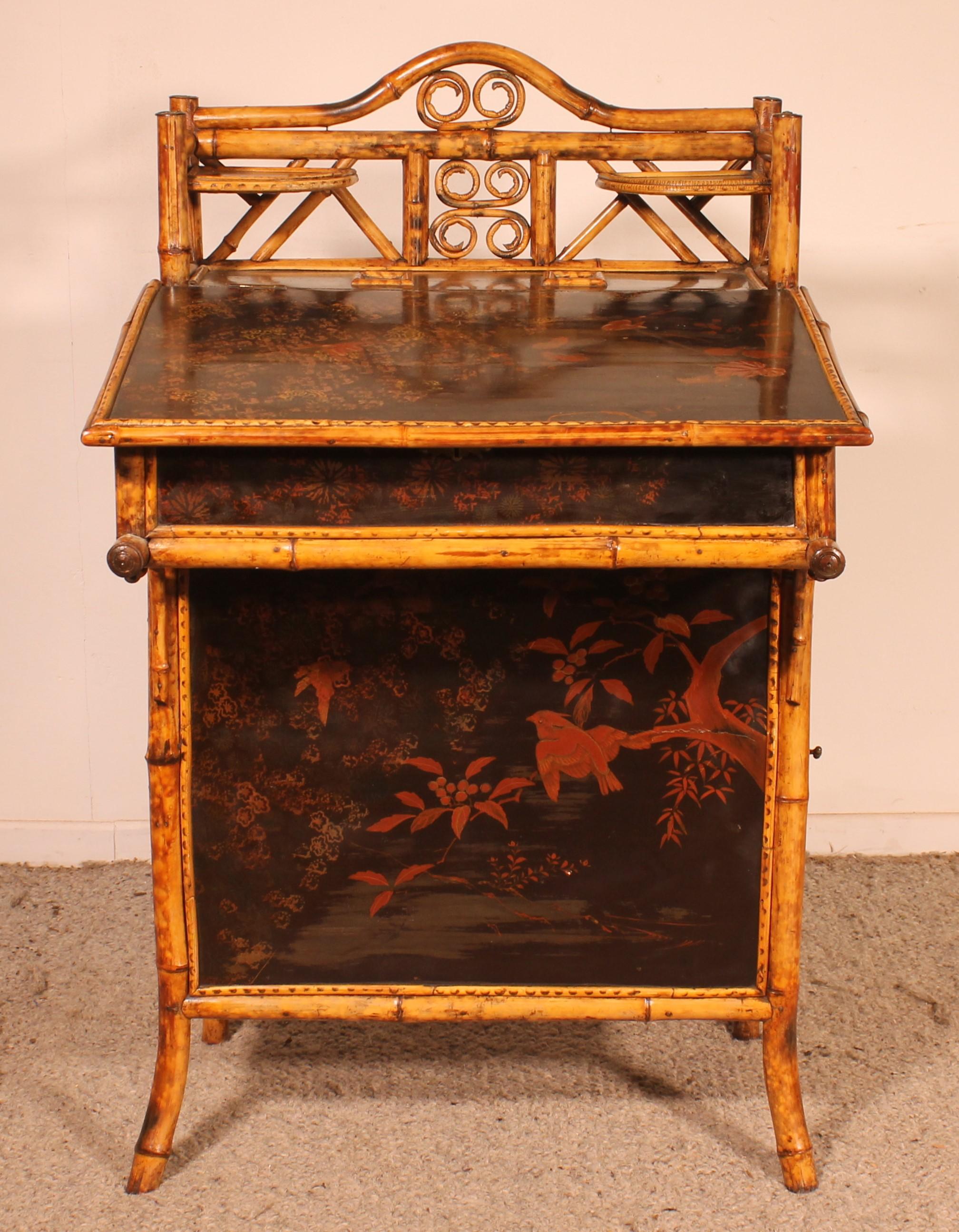 Aesthetic Movement Secretary/davenport In Bamboo And Lacquer With Asian Decor - 19th Century For Sale