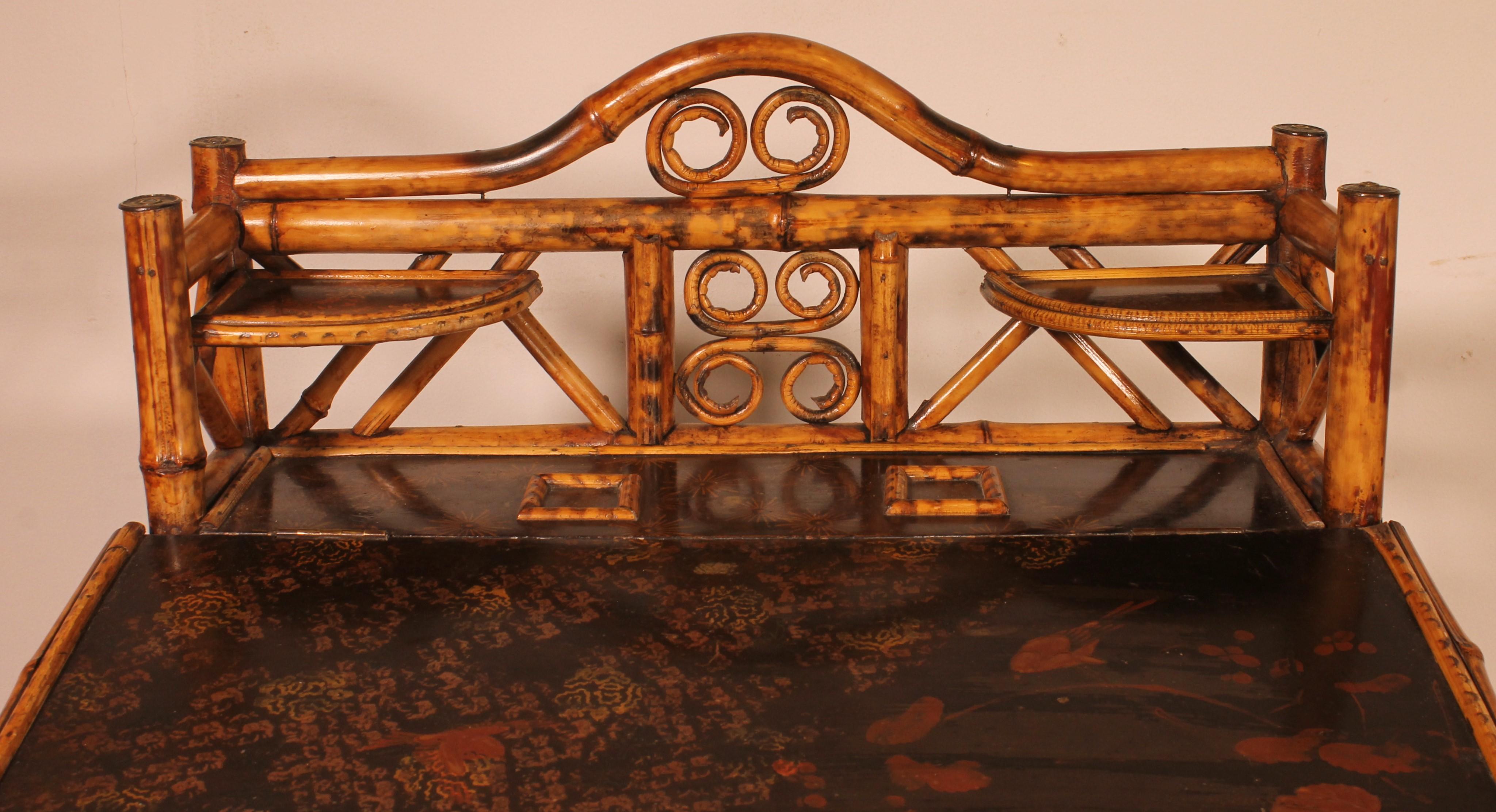 English Secretary/davenport In Bamboo And Lacquer With Asian Decor - 19th Century For Sale