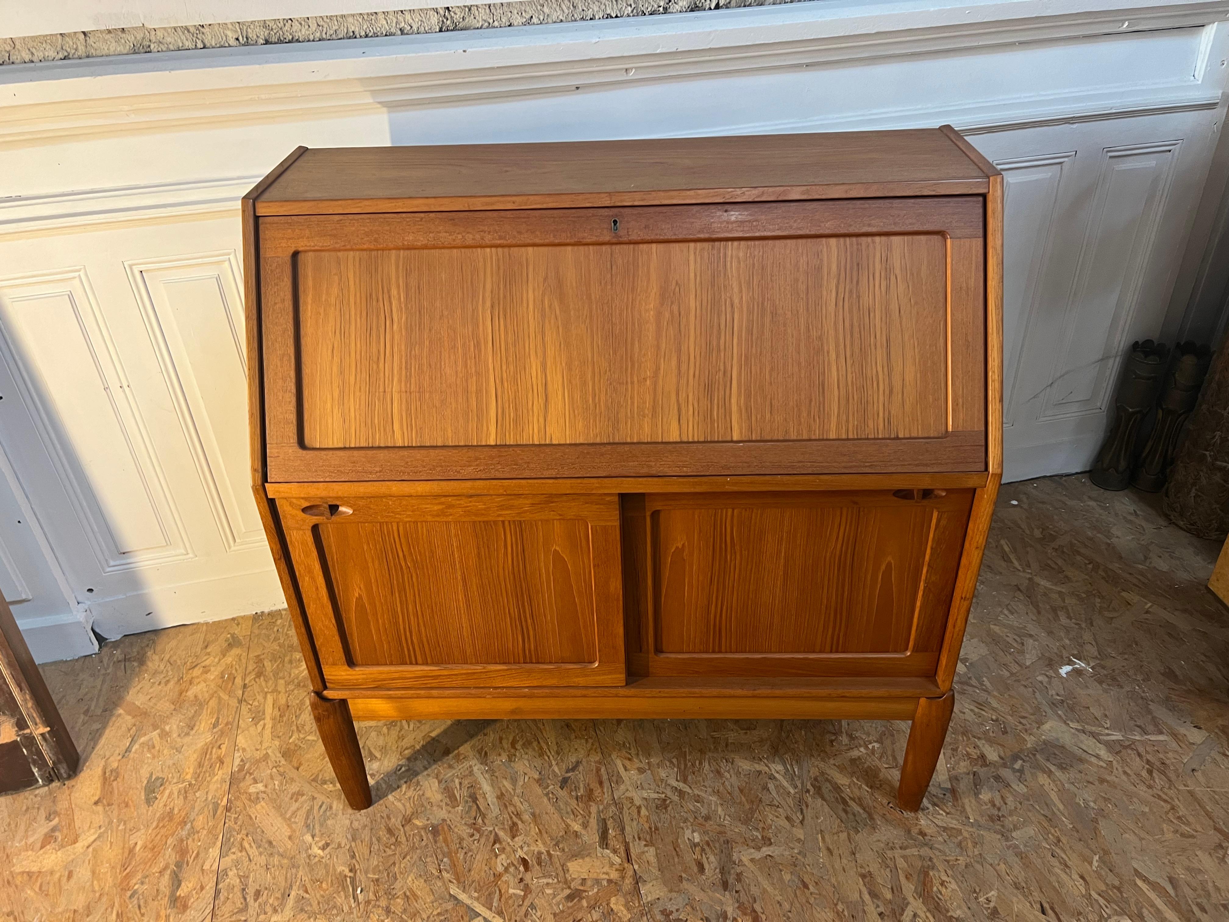 Secretary desk Bramin , Danemark 1950’s In Good Condition For Sale In PÉZENAS, FR