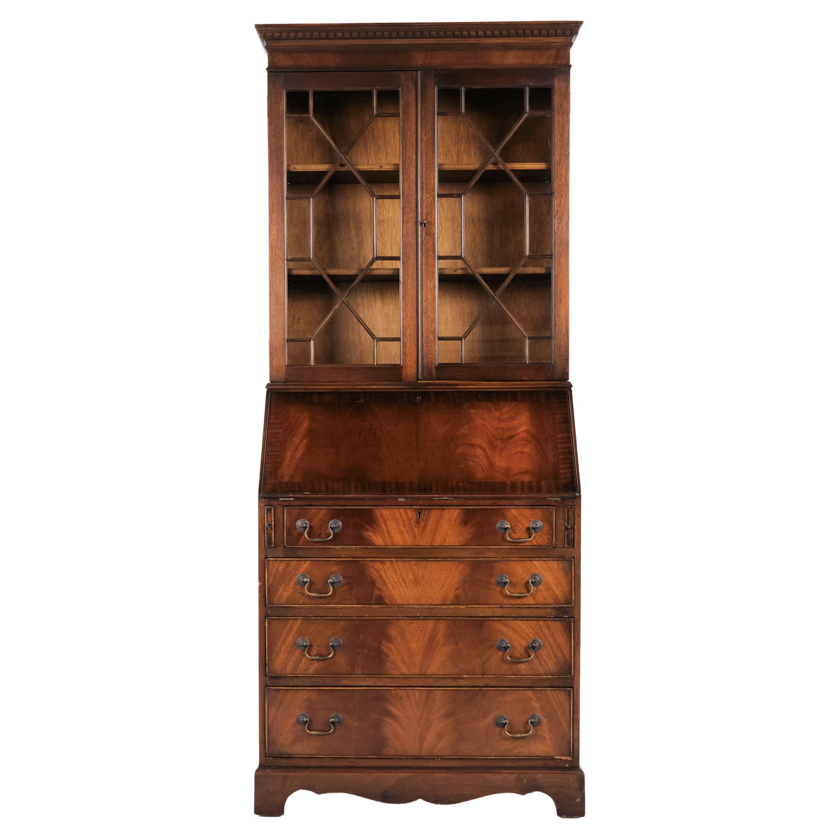 Bureau secrétaire à l'anglaise avec façade tombante et vitrine en acajou