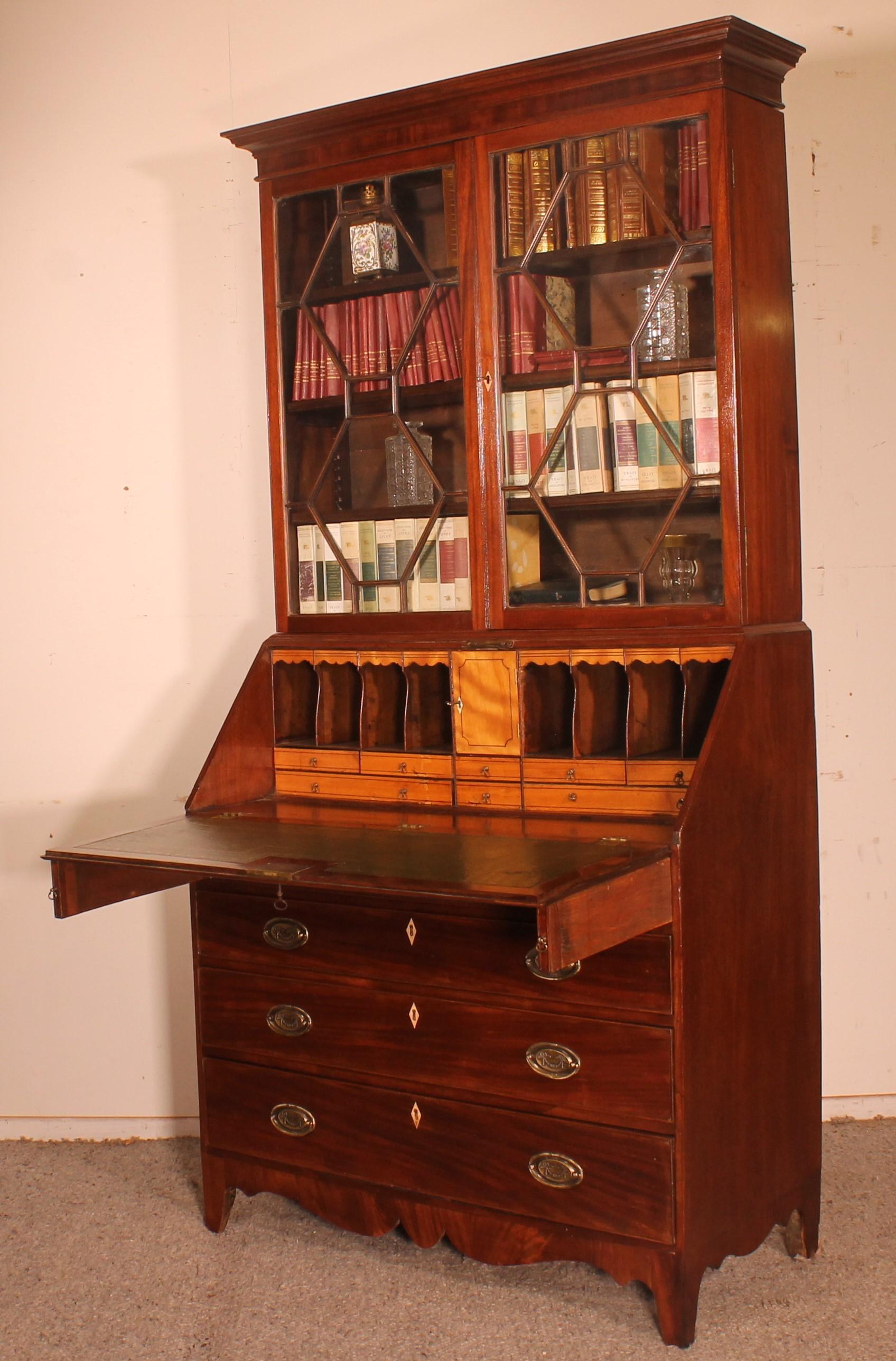 Secretary from the Beginning of the 19th Century in Mahogany, England For Sale 5