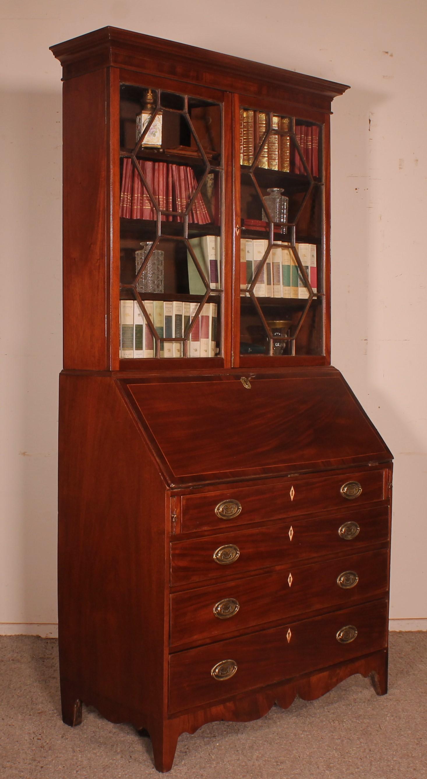 Secretary from the Beginning of the 19th Century in Mahogany, England For Sale 7