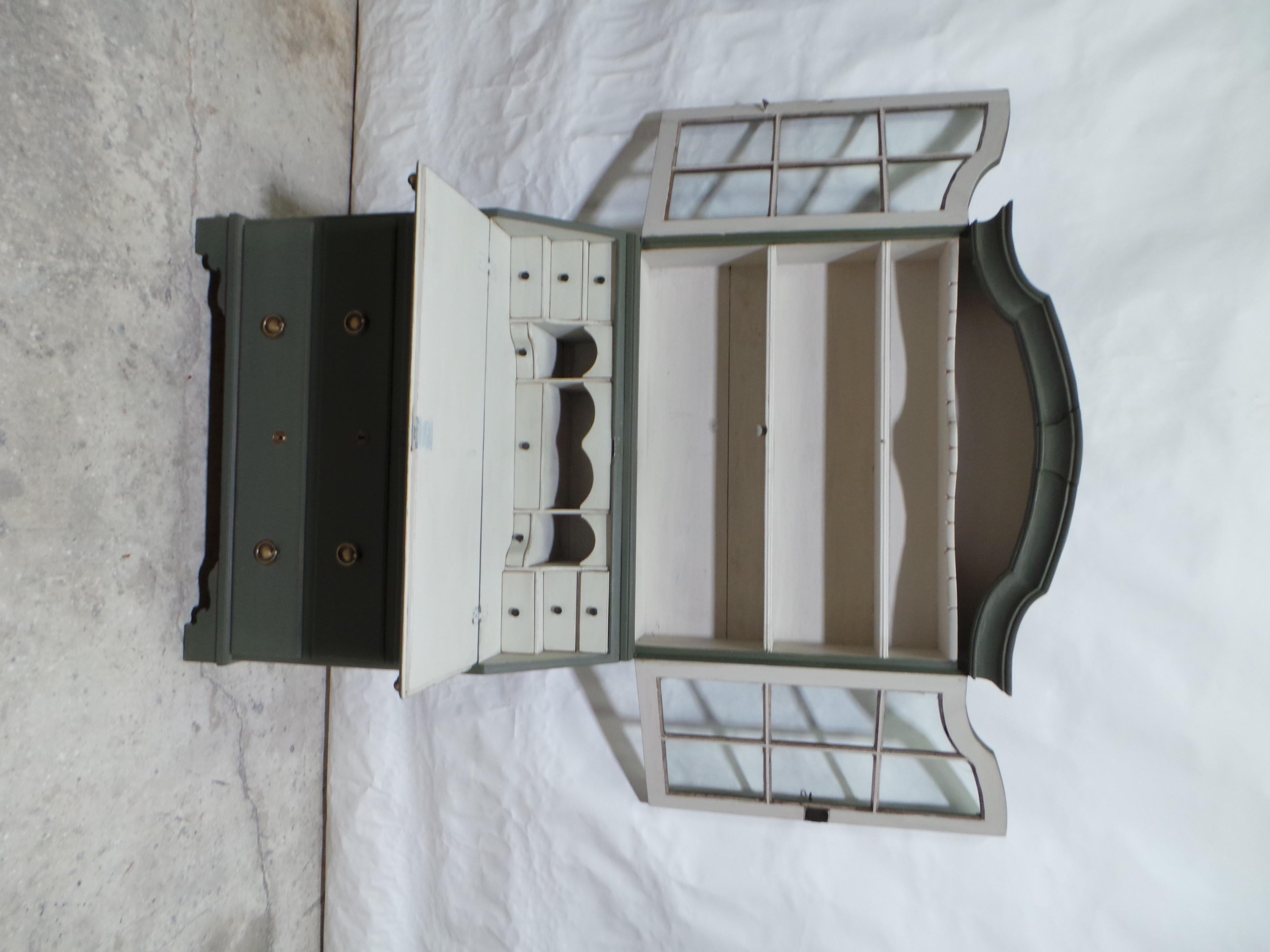 Secretary Hutch Swedish Rococo In Good Condition In Hollywood, FL