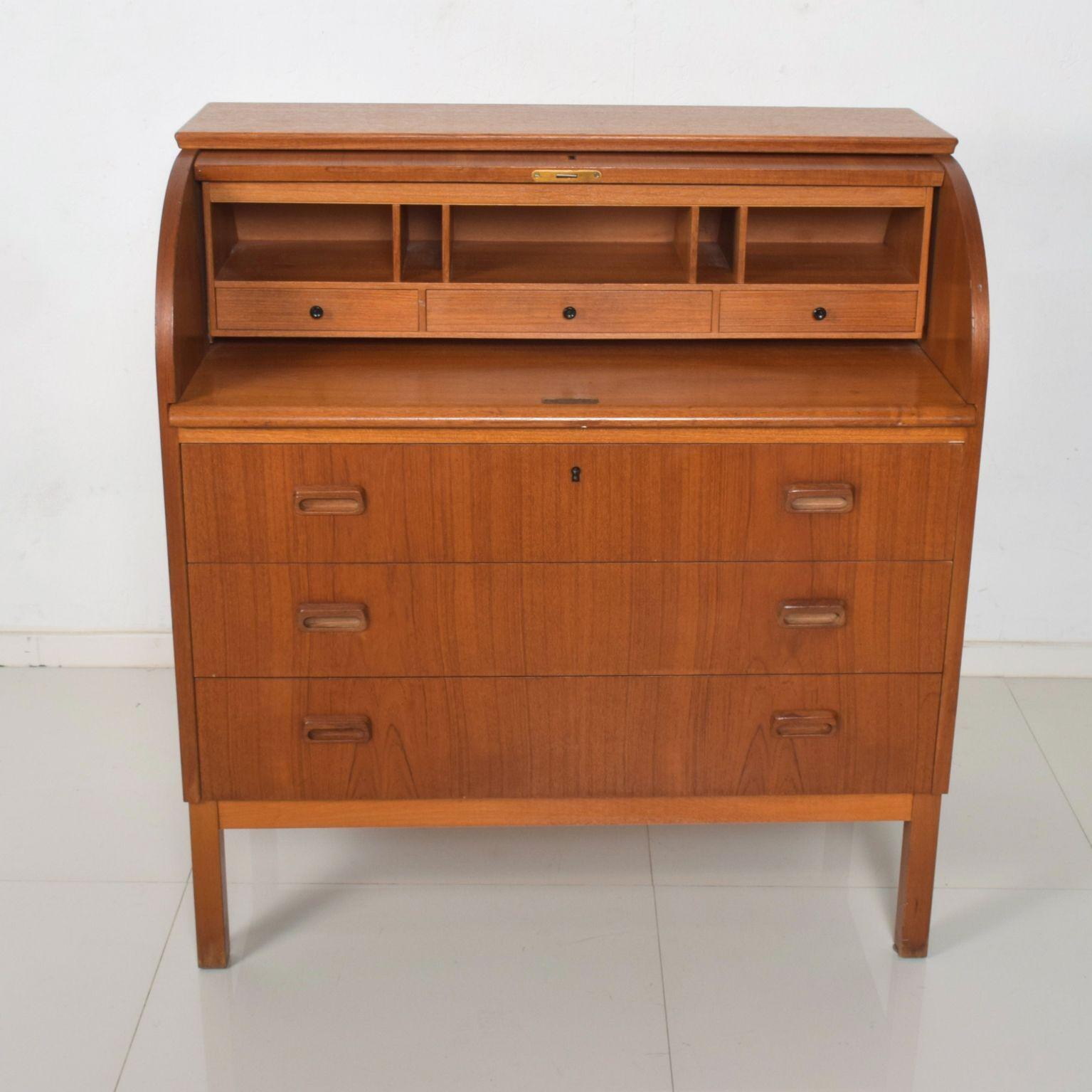 Scandinavian Modern Secretary Roll Top Desk Writing Bureau 1960s Egon Ostergaard In Good Condition In Chula Vista, CA