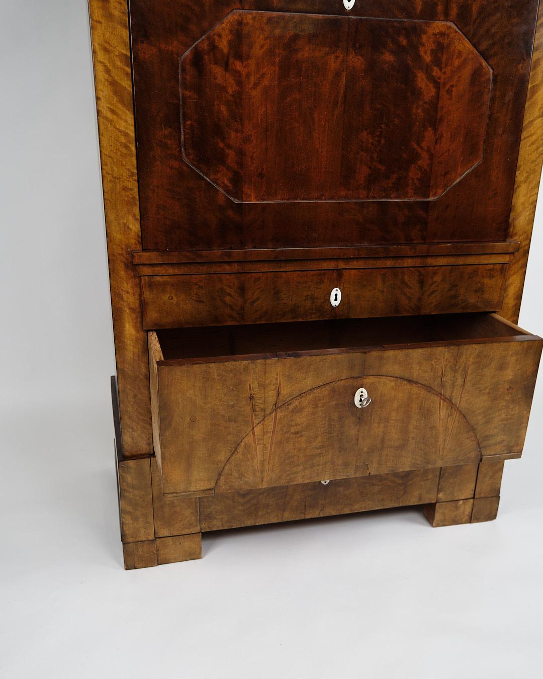 Lucidato Segretaria con 2 cassetti in betulla lucidata a mano e intasia del 1840 in vendita