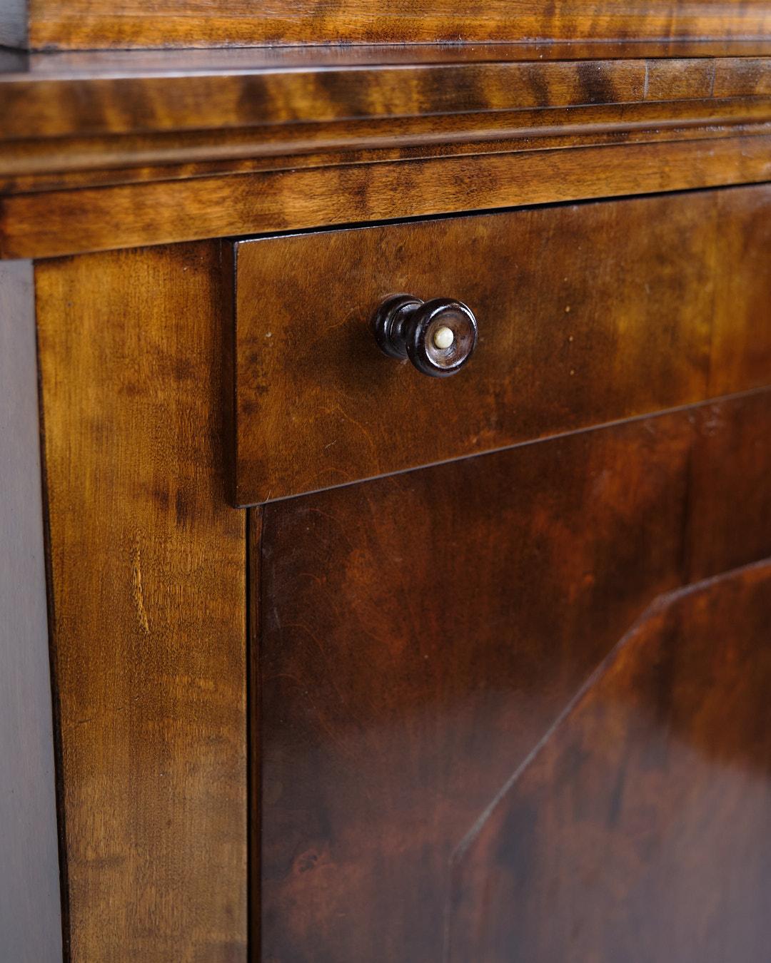 Segretaria con 2 cassetti in betulla lucidata a mano e intasia del 1840 in vendita 1