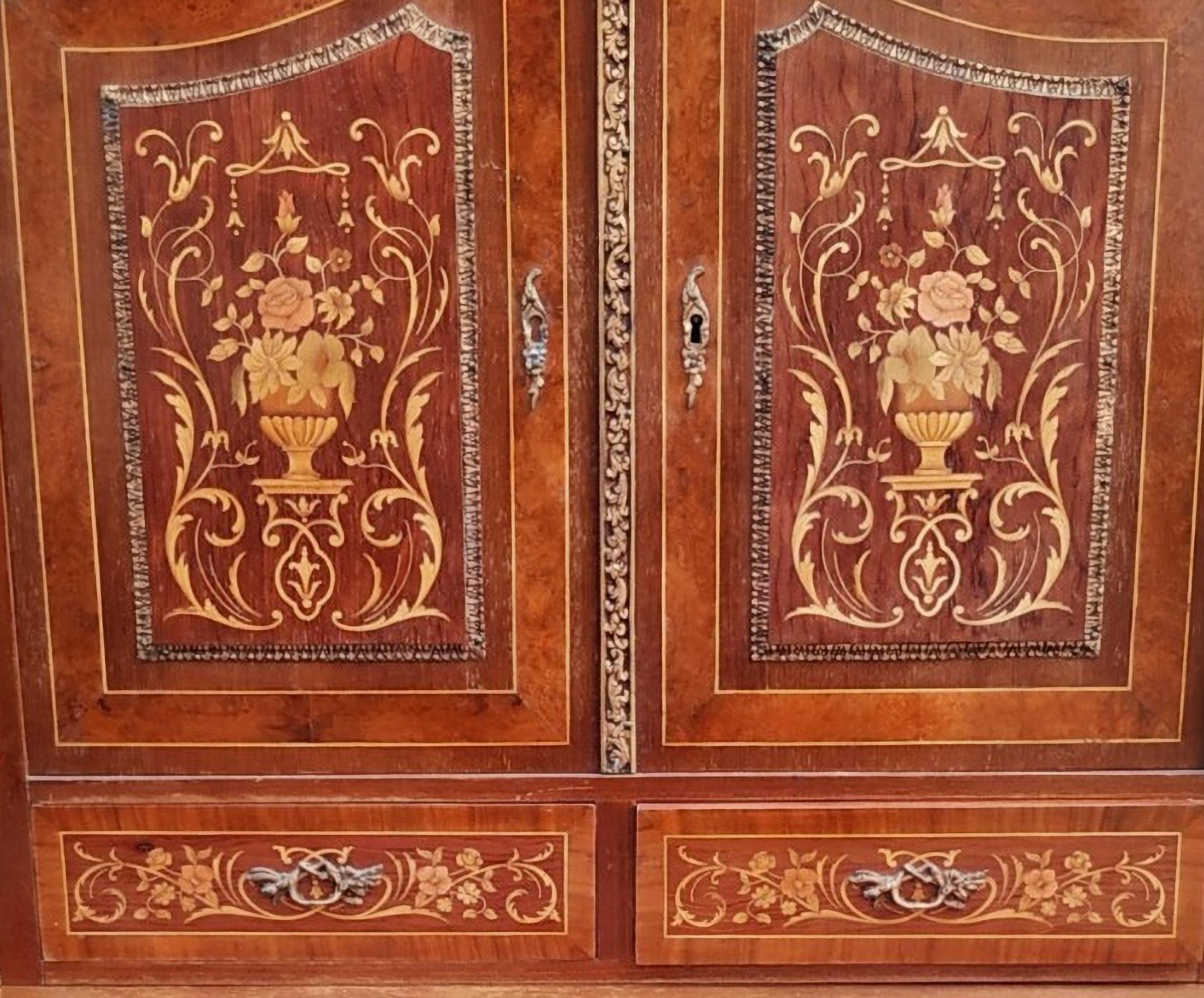 Secrétaire avec hauteur

Français, style Louis XV,
19ème siècle
Différents bois avec des applications en bronze.
Signes d'utilisation.
Dim. : 151 x 81 x 55 cm
Bonnes conditions.
