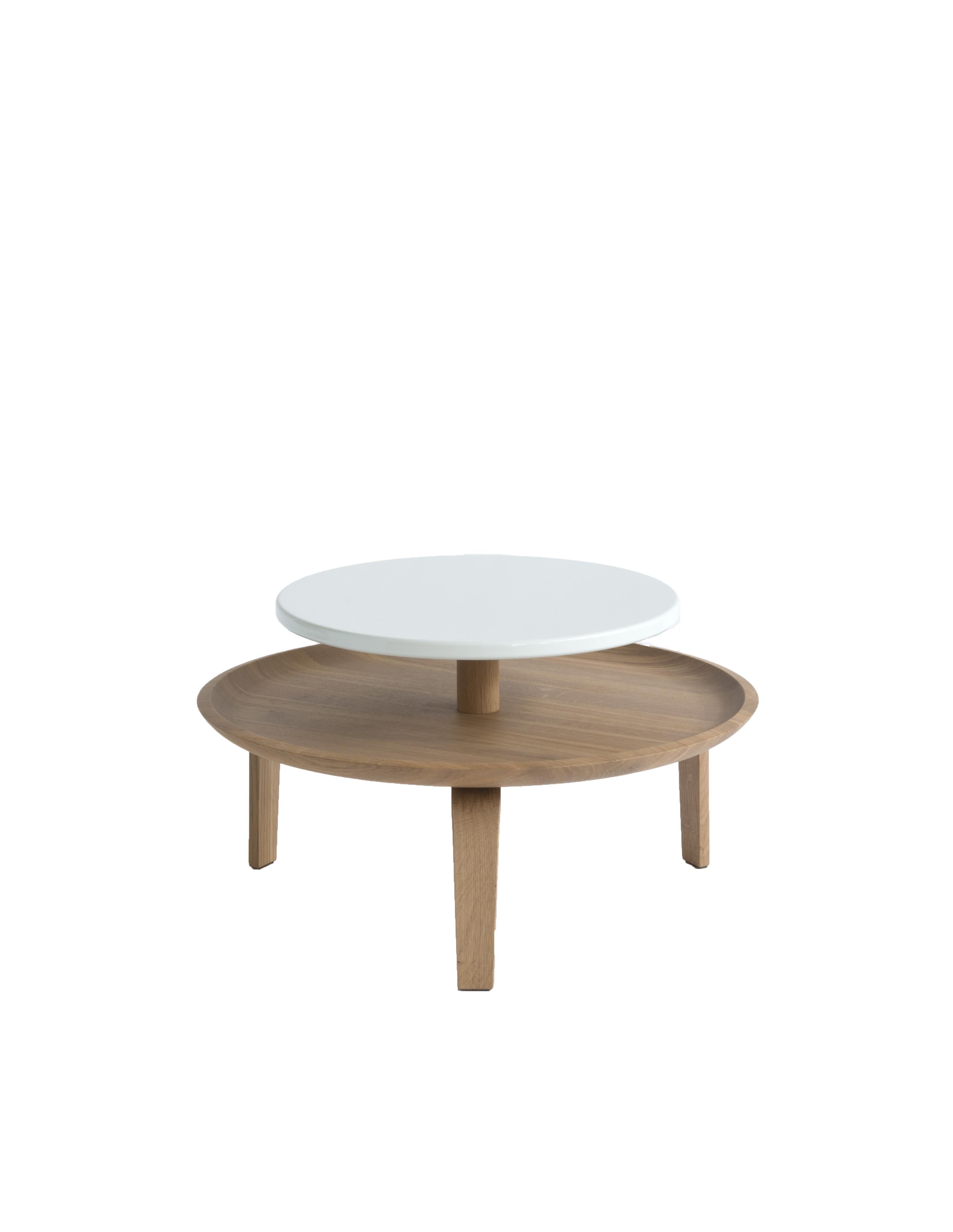Secreto 60 coffee tble, white, “Nuit de Noel” by Colé Italia
Dimensions: H.32; base plate ø 60 top ø 45 cm
Materials: Coach table with 2 rounded plates; 3 legs and base plate in natural solid oak;
top matt lacquered in 5 colors.

Also