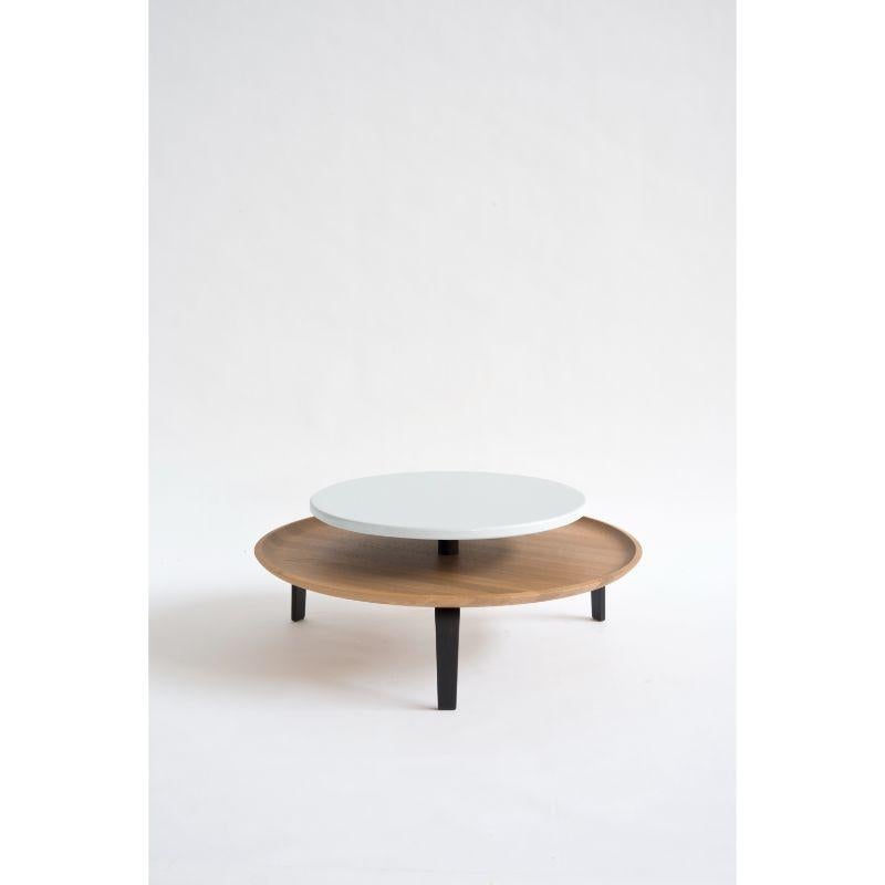 Secreto 85 coffee table, white, “Nuit de Noel” by Colé Italia.
Dimensions: H.32; base plate ø 85, top ø 60 cm.
Materials: Coach table with 2 rounded plates; 3 legs and base plate in natural solid oak;
top matt lacquered in 5 colors.

Also