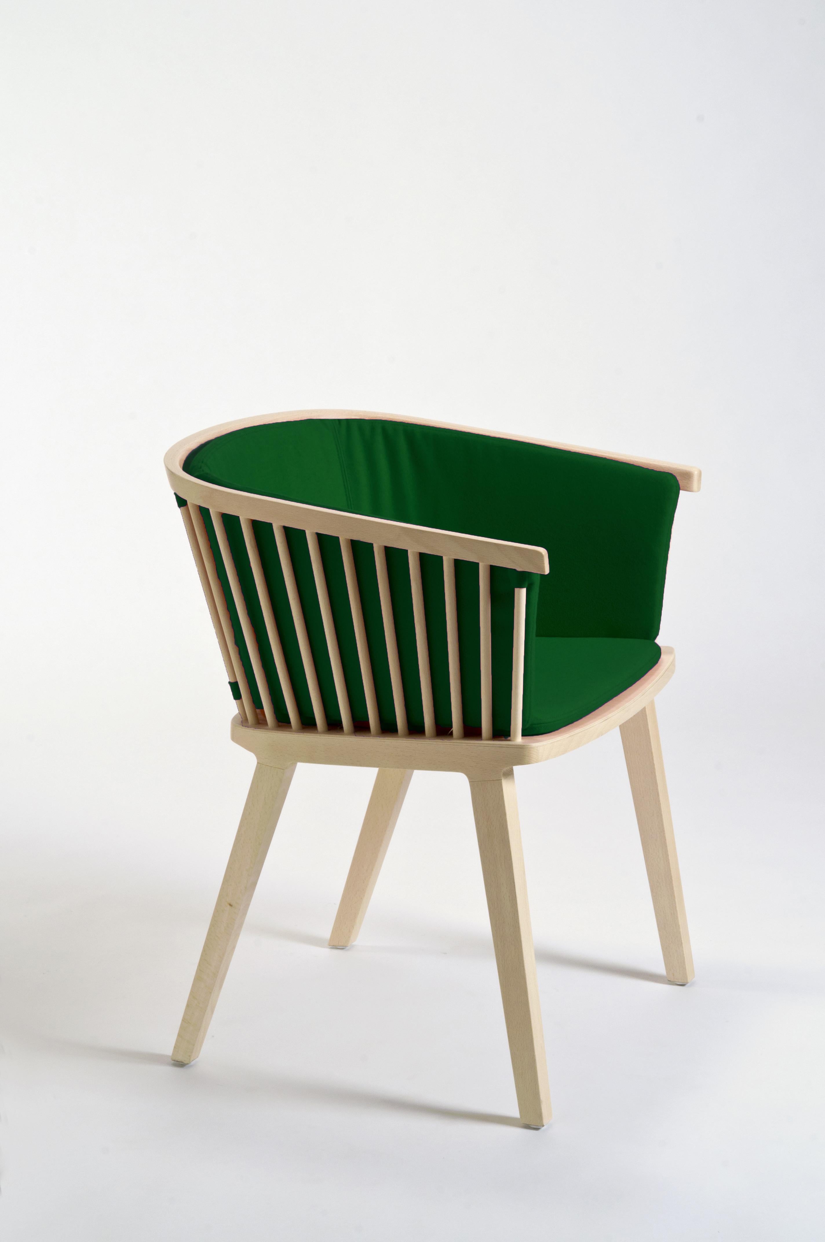 Zeitgenössischer Sessel „Contemporary Design Made in Italy“, Sessel aus gelbem Buchenfilz mit Kissen (Maschinell gefertigt) im Angebot