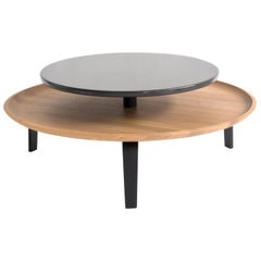 Table basse ronde Secreto par Col, chêne naturel et plateau laqué noir