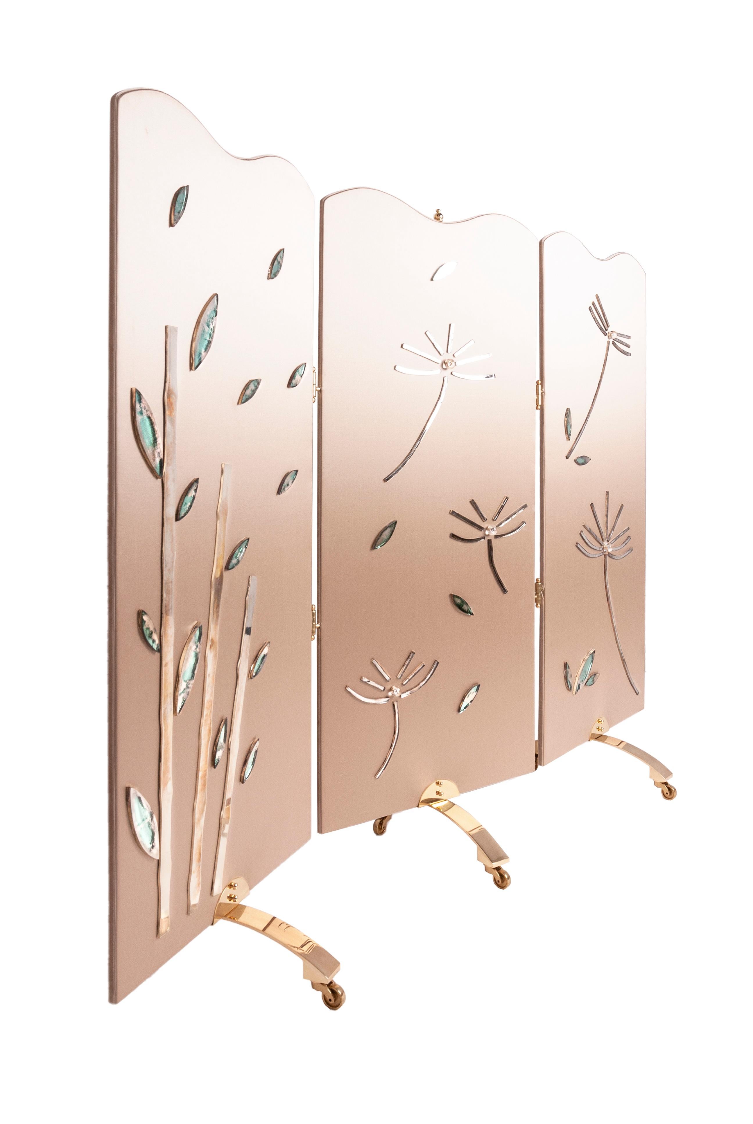 This Secrets screen is a contemporary work of art, entirely handmade in Tuscany, Italy, 100% of Italian origin.

Three solid birch wood panels covered in satin silk, with its Lotus leaf and petals, bamboo leaves, dandelion flowers, embedded pyrite