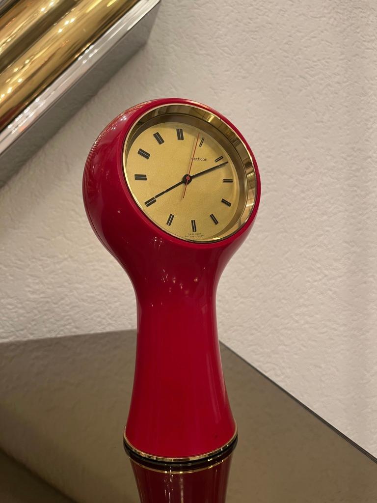 Secticon table clock model T1 by Angelo Mangiarotti, made by Le Porte Universal in La Chaux de Fonds, Switzerland ca. 1956
Original mechanism Portescap works perfectly
Red ABS body, brass details
Power Supply 1 battery 1.5 V
Absolut perfect