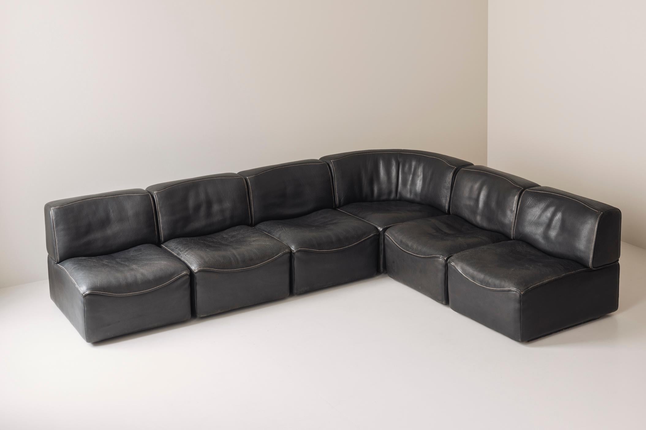 A stunning example of Swiss craftsmanship from the 1970s, this De Sede DS-15 sectional sofa is a masterpiece of design and comfort. Upholstered in very thick premium black buffalo leather, it exudes sophistication while offering exceptional
