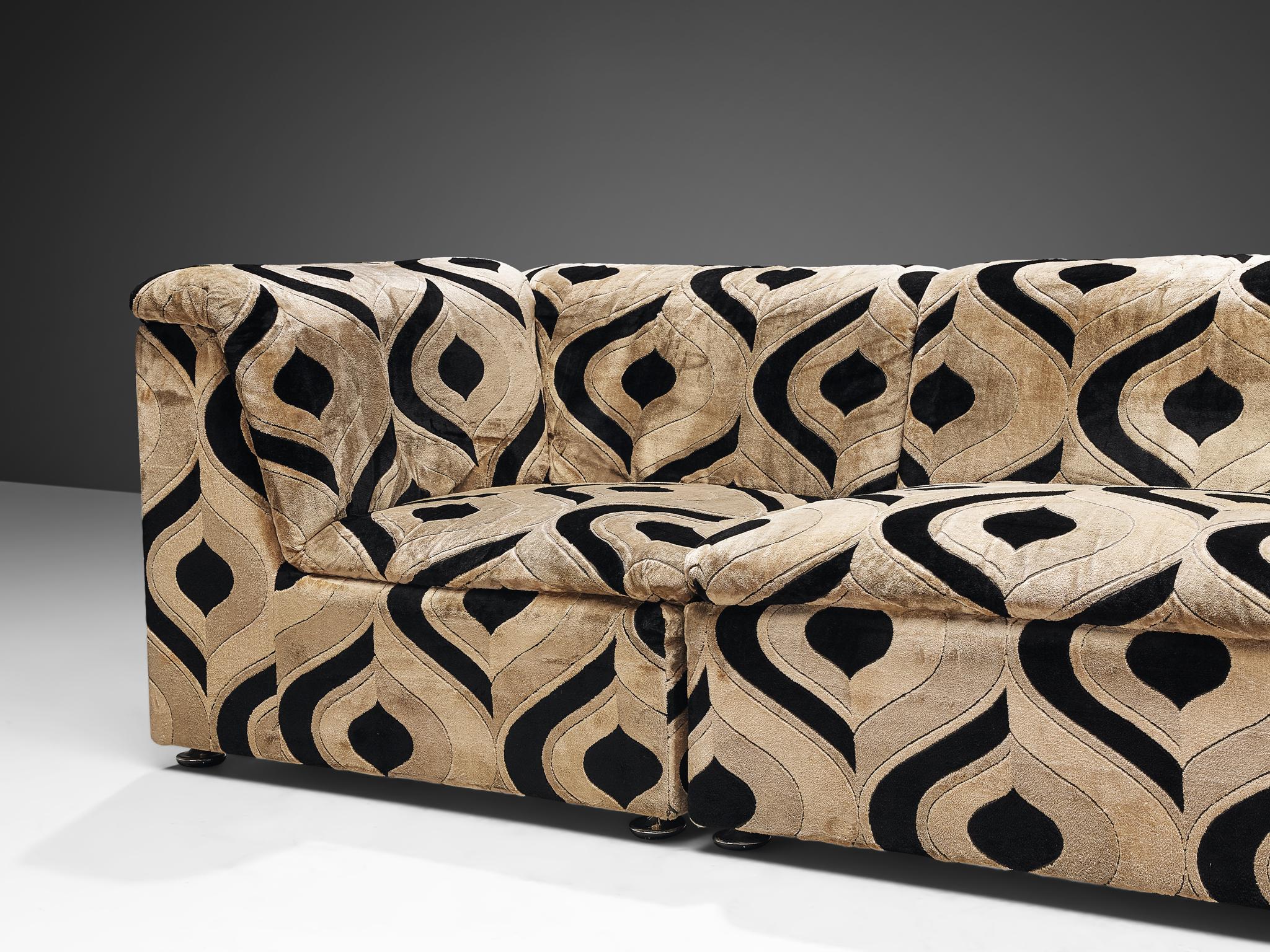 Sectional Corner Sofa in Funky Patterned Upholstery In Good Condition In Waalwijk, NL