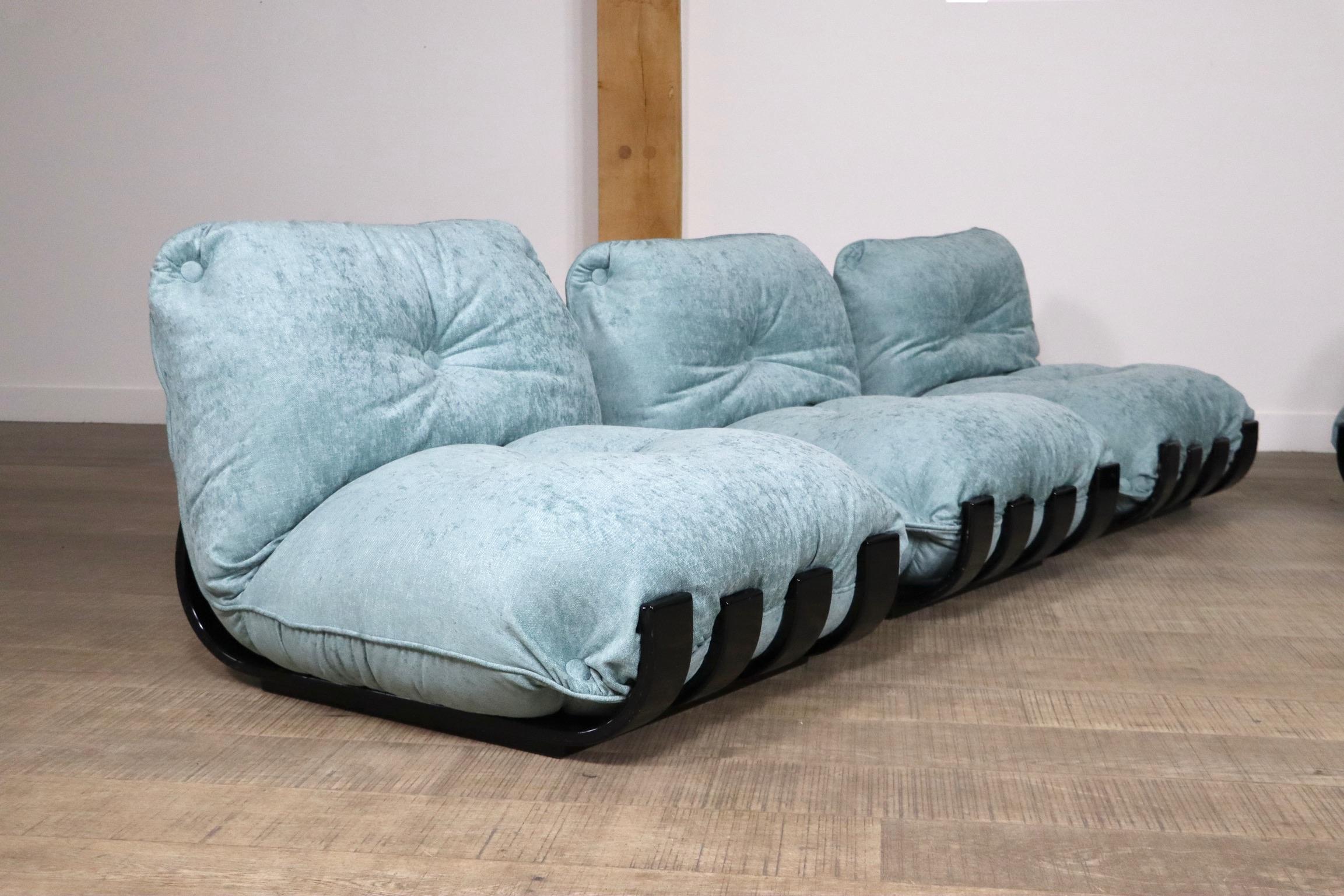 Sectional Gran Visir Sofa in Blue Velvet by Luciano Frigerio, Italy, 1970s In Good Condition In ABCOUDE, UT