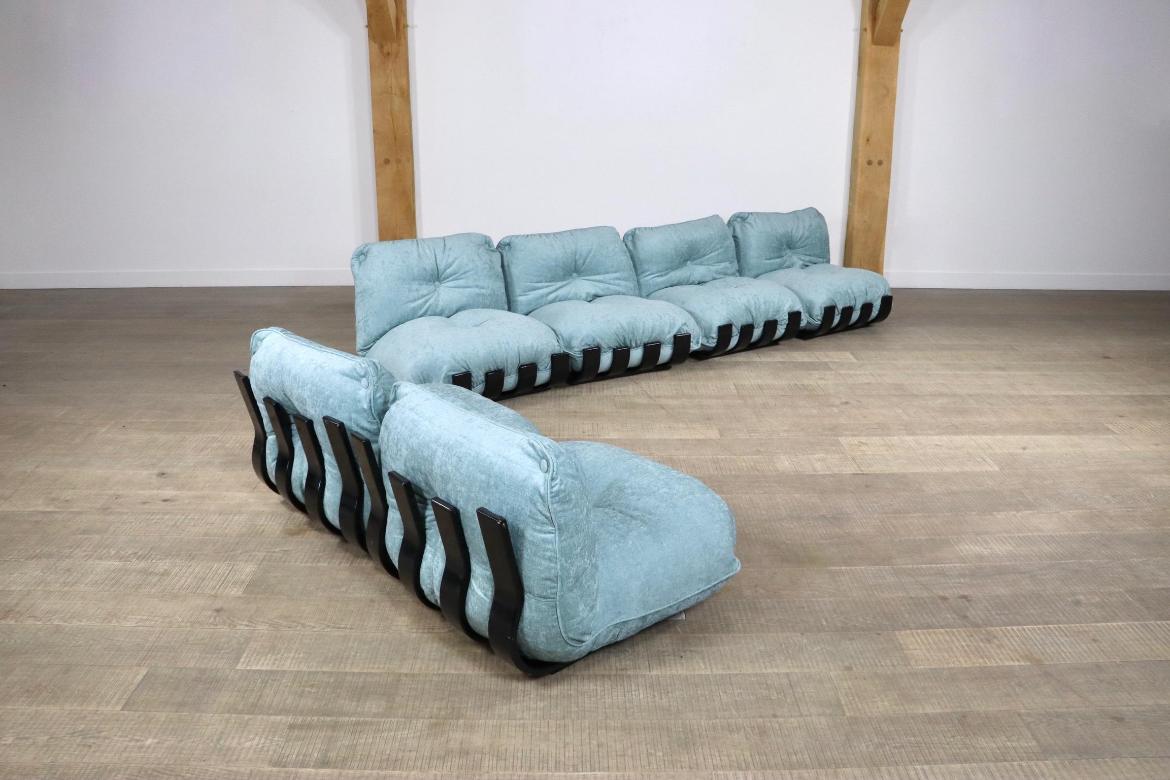 Mid-20th Century Sectional Gran Visir Sofa in Blue Velvet by Luciano Frigerio, Italy, 1970s