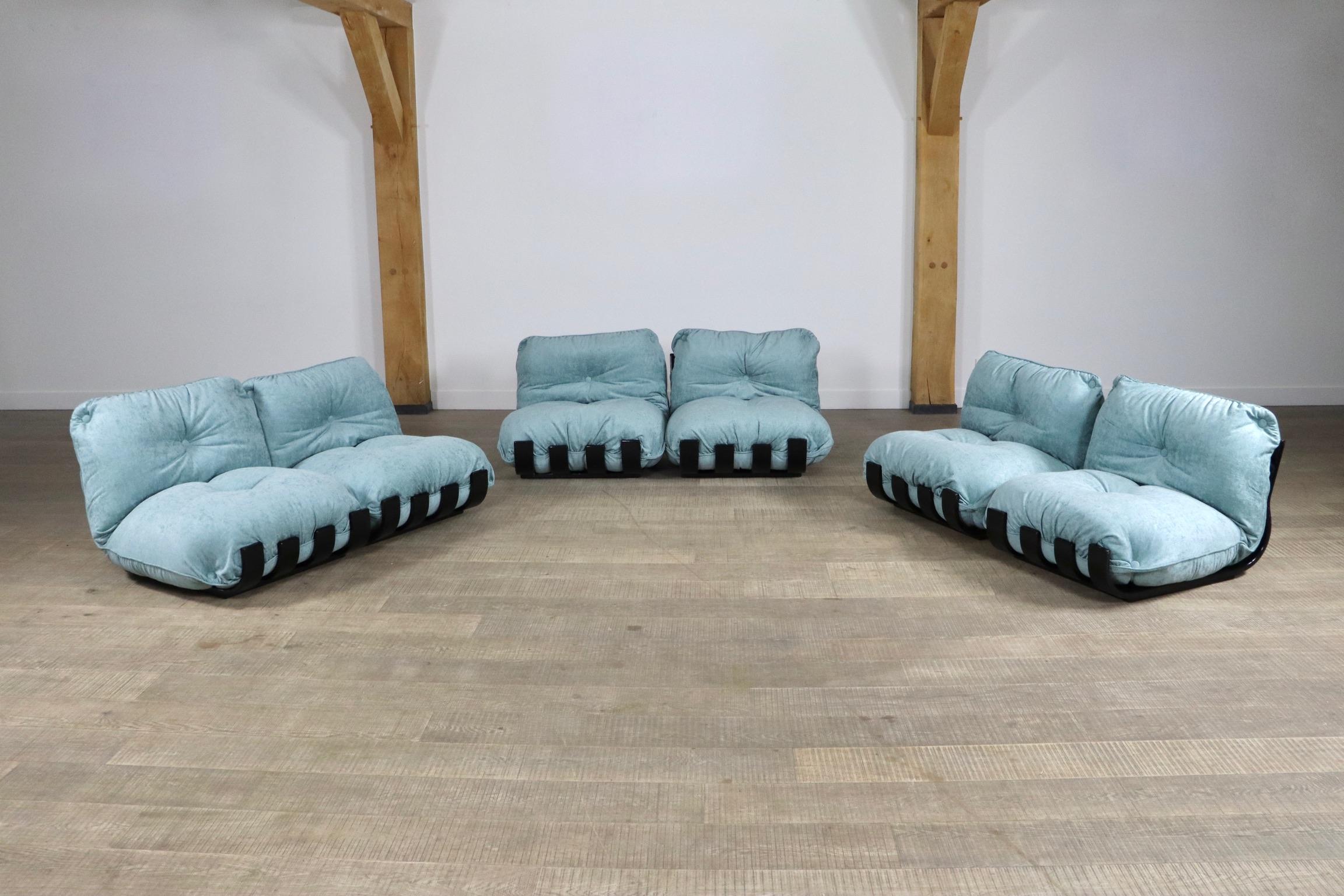 Sectional Gran Visir Sofa in Blue Velvet by Luciano Frigerio, Italy, 1970s For Sale 1