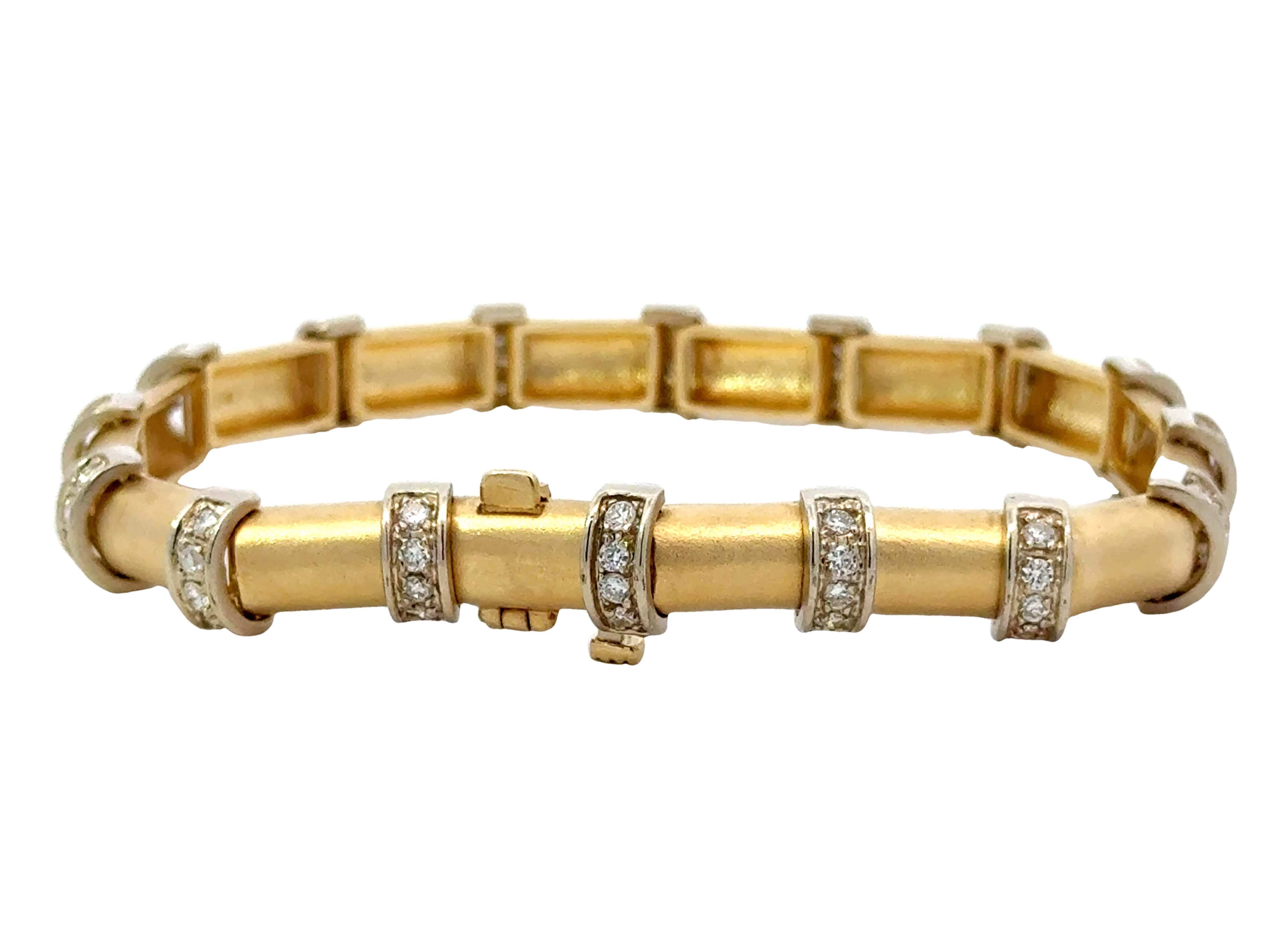 Bracelet sectionnel demi-rond en or jaune 14 carats finition satinée avec diamants Excellent état - En vente à Honolulu, HI