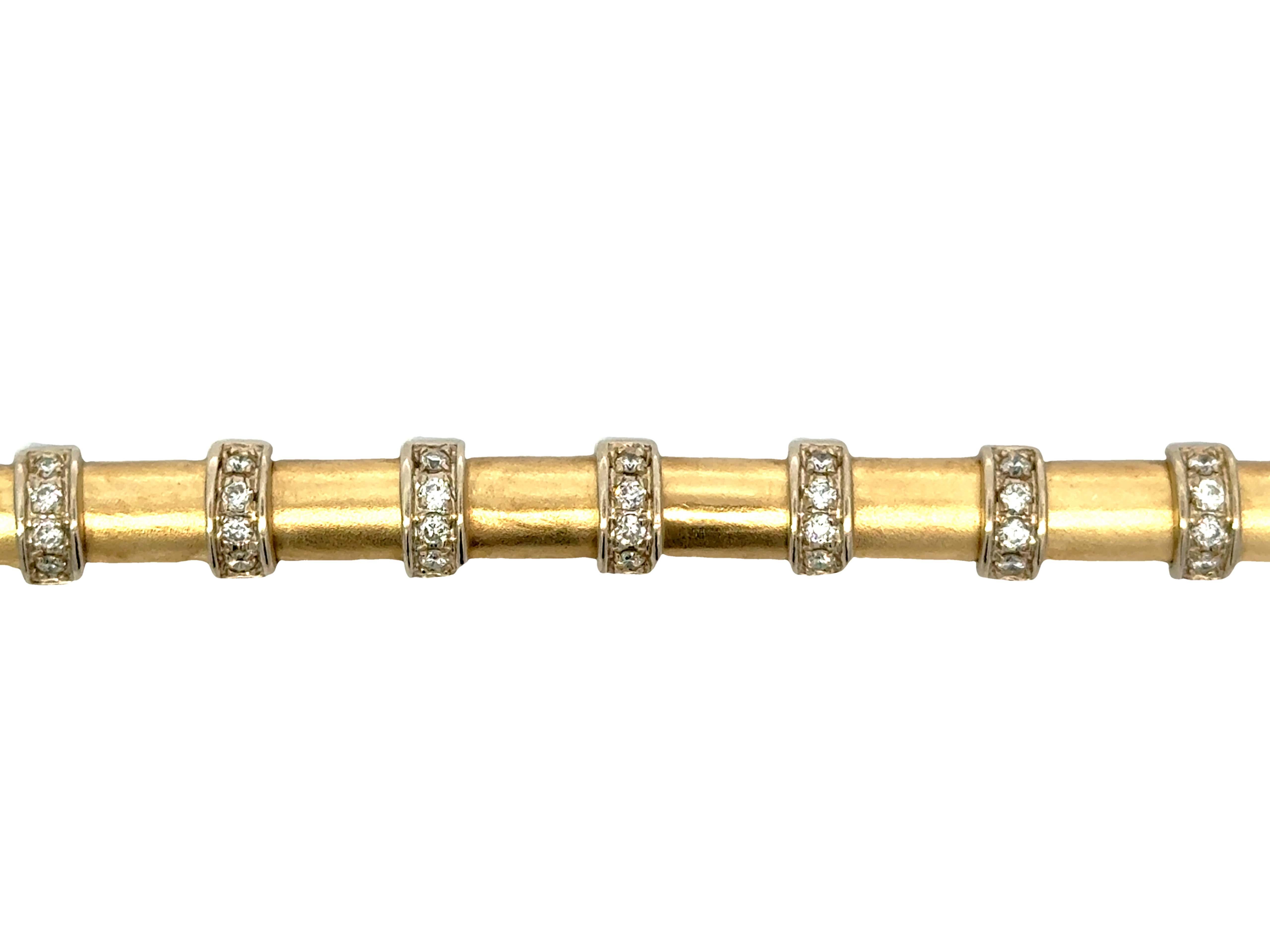 Bracelet sectionnel demi-rond en or jaune 14 carats finition satinée avec diamants en vente 1