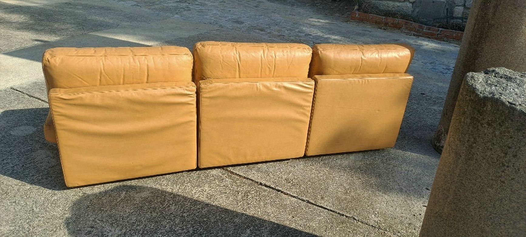 Italian Sectional Leather Sofa by Zanota For Sale