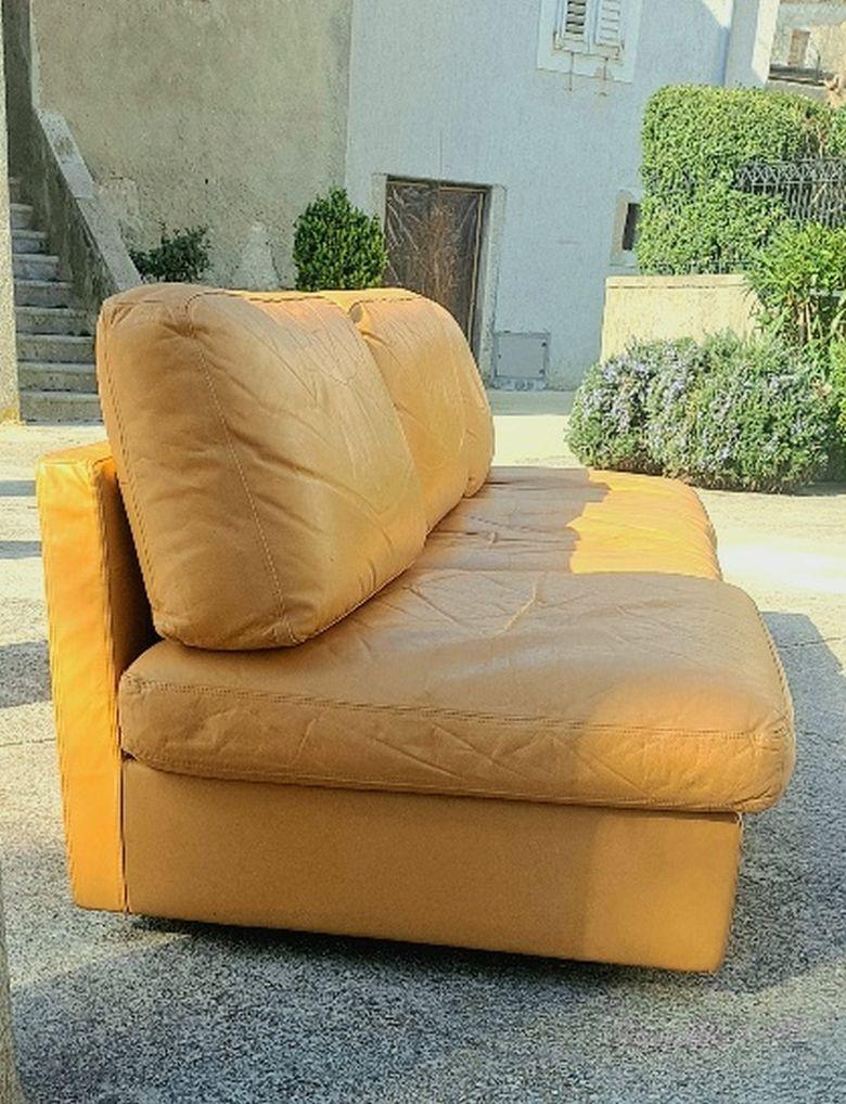 Late 20th Century Sectional Leather Sofa by Zanota For Sale