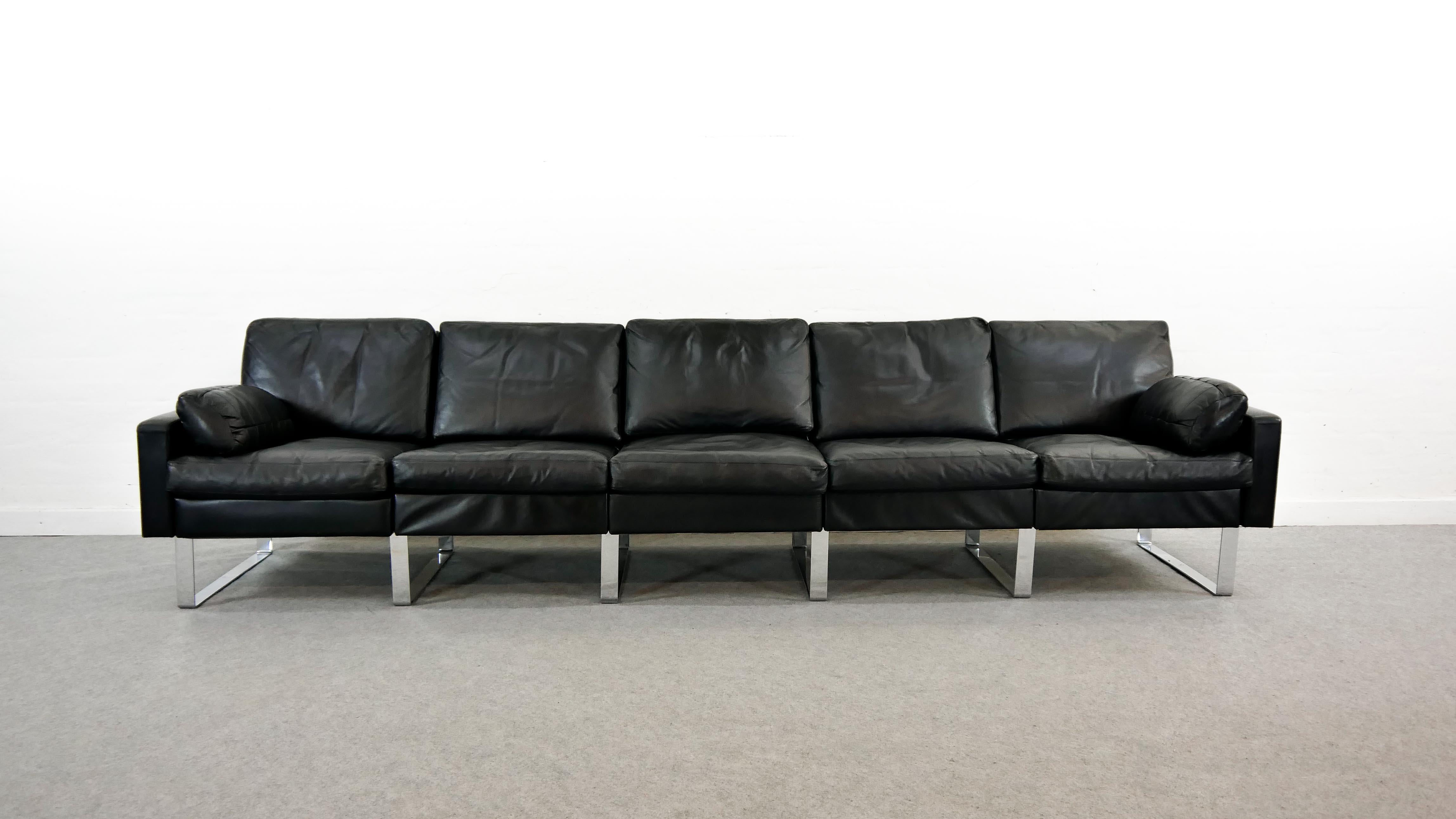 Modulares Conseta-Sofa auf Läufern von COR, Deutschland, aus schwarzem Leder  (Mitte des 20. Jahrhunderts)