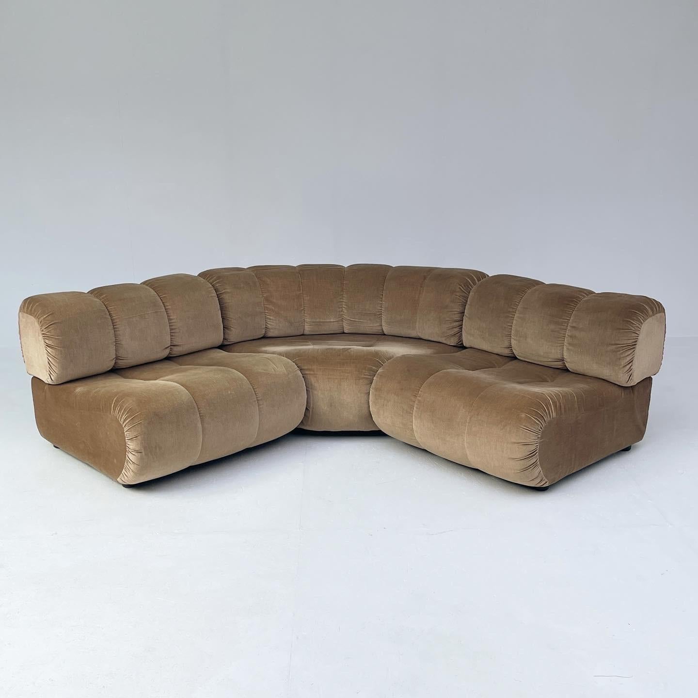 Sectional sofa by Giuseppe Munari for Poltrona Munari, Italy 1970 In Fair Condition In Antwerpen, BE