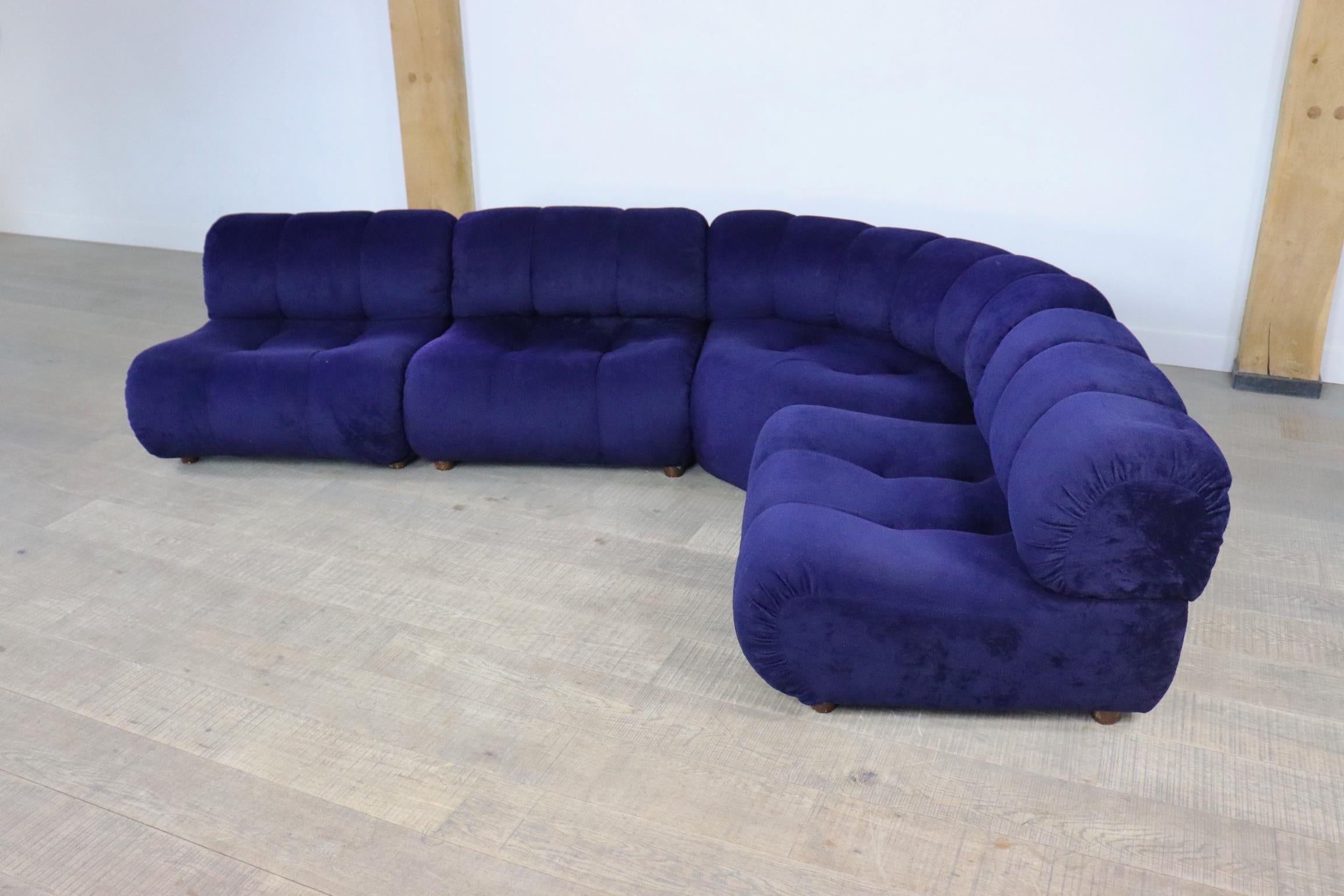 Sectional Sofa in blue velvet by Giuseppe Munari for Poltrona Munari, Italy, 197 In Good Condition In ABCOUDE, UT