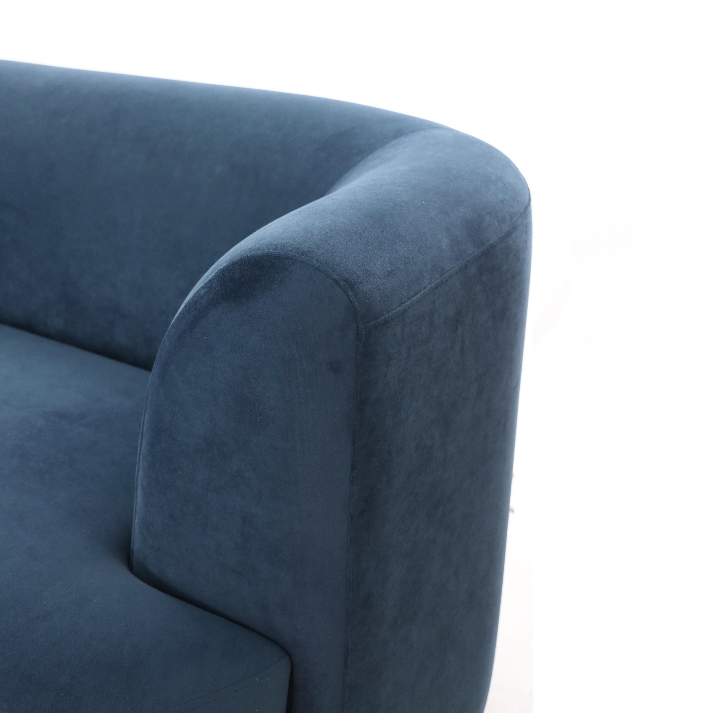 Divano componibile rivestito in velluto con base a zoccolo imbottita in vendita 7