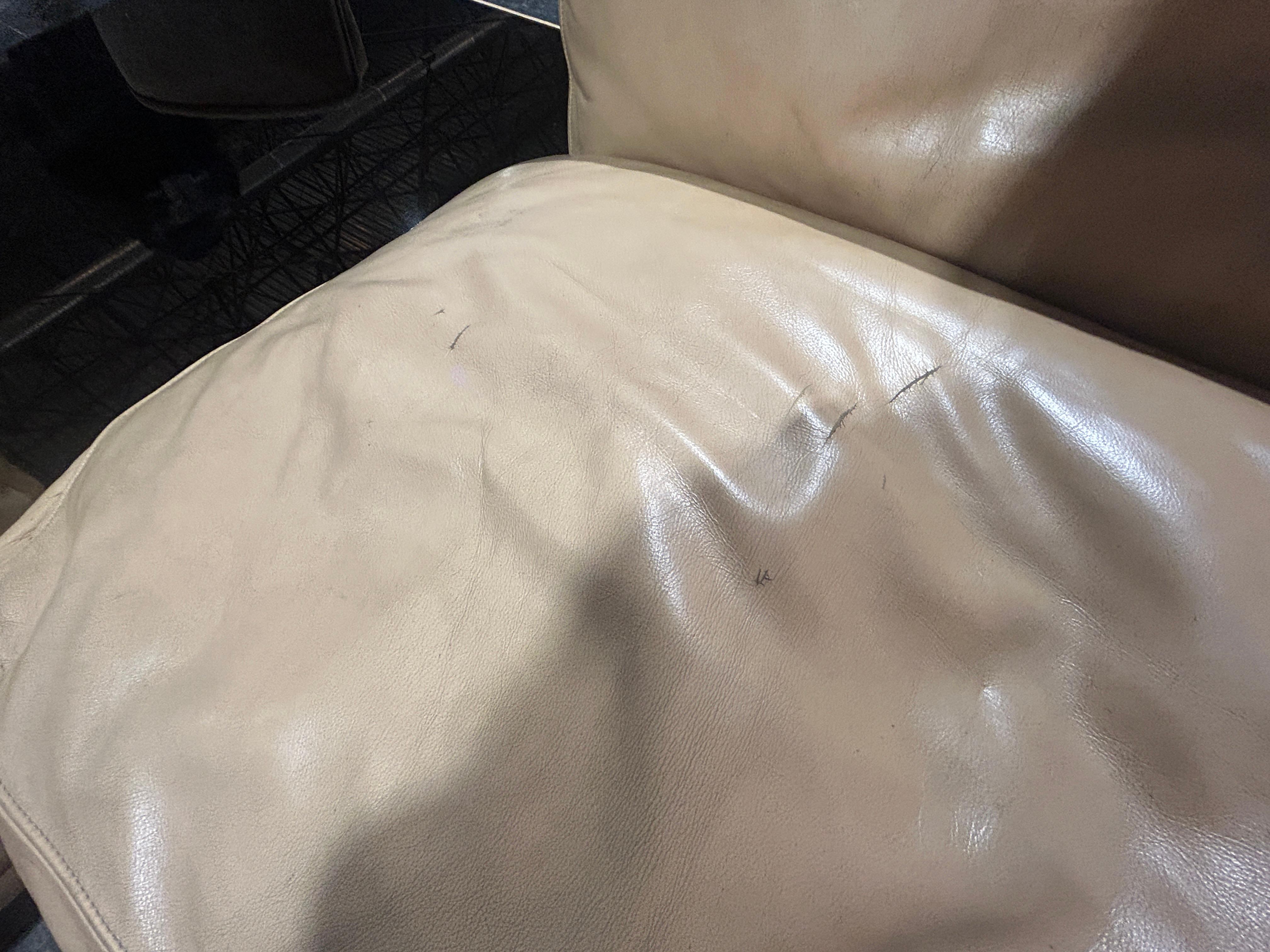 Sectionnal sofa Poltrona Frau with matching coffee table , model Socrates For Sale 8