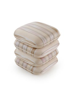 Sedi Handwoven Beige Seide gepolstert skulpturalen zeitgenössischen Pouf, klein