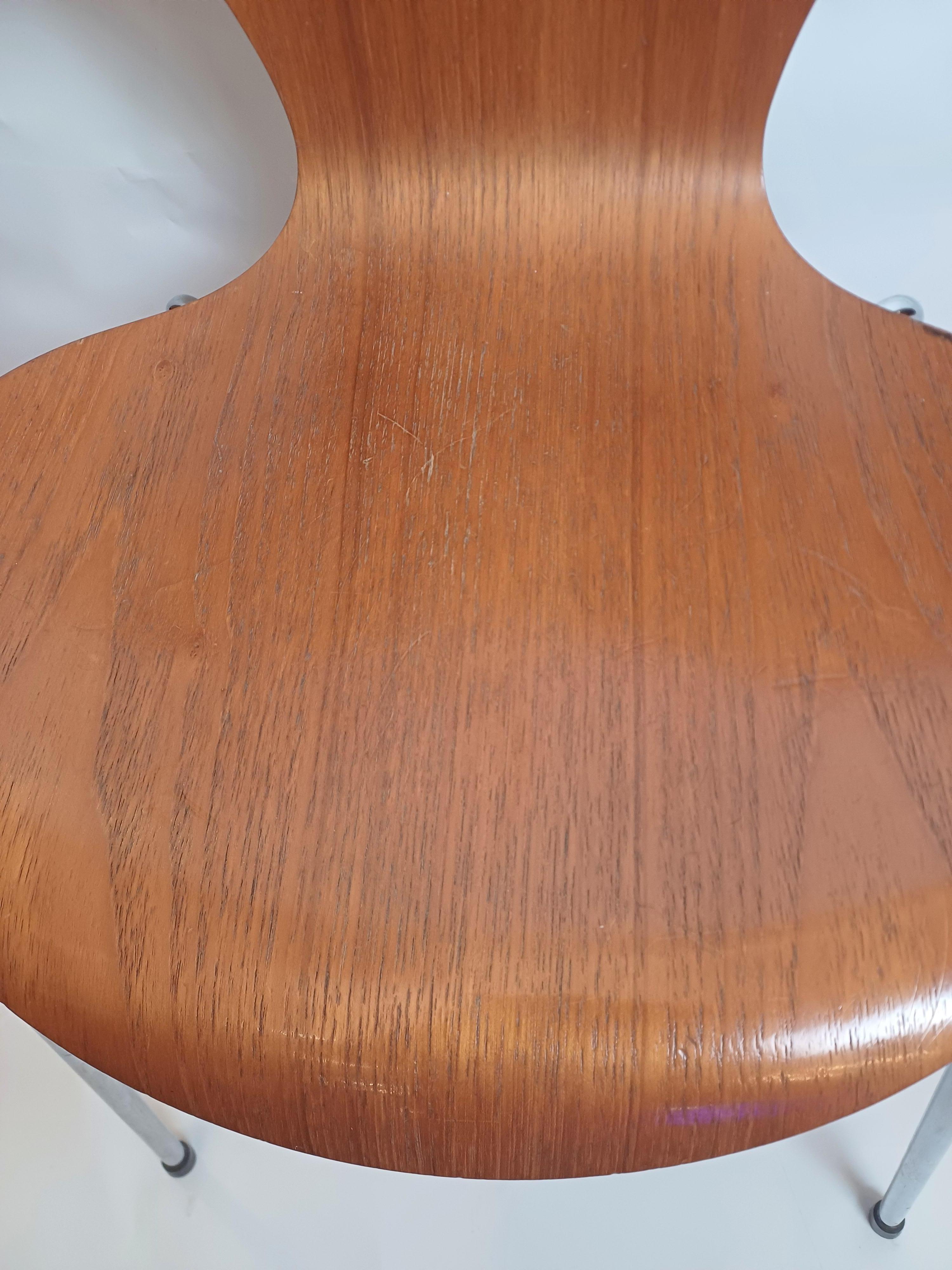 Chair (1) in wood Series 7 designer Arne Jacobsen production Fritz Hansen 1992 For Sale 3