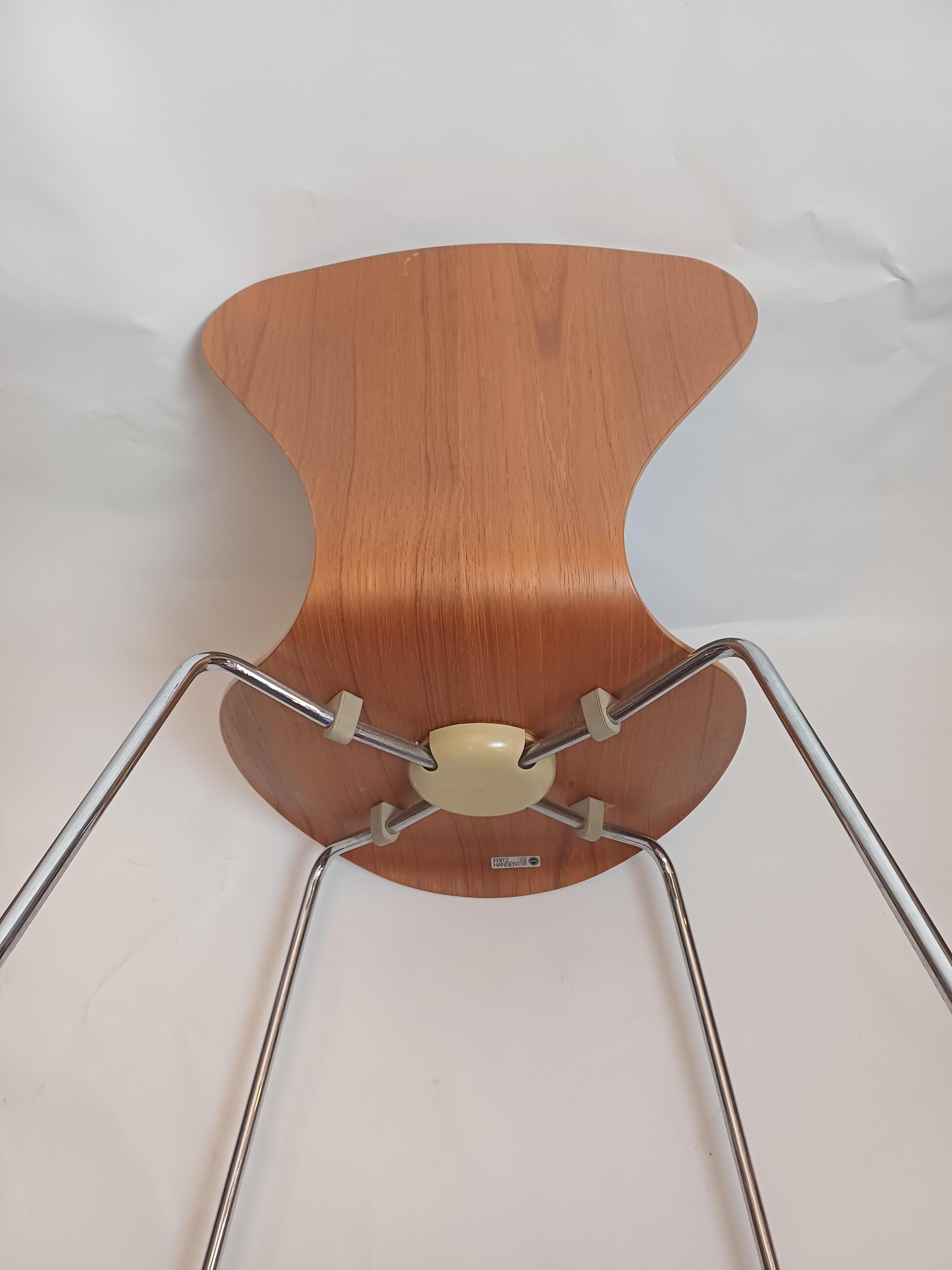 Steel Chair (1) in wood Series 7 designer Arne Jacobsen production Fritz Hansen 1992 For Sale