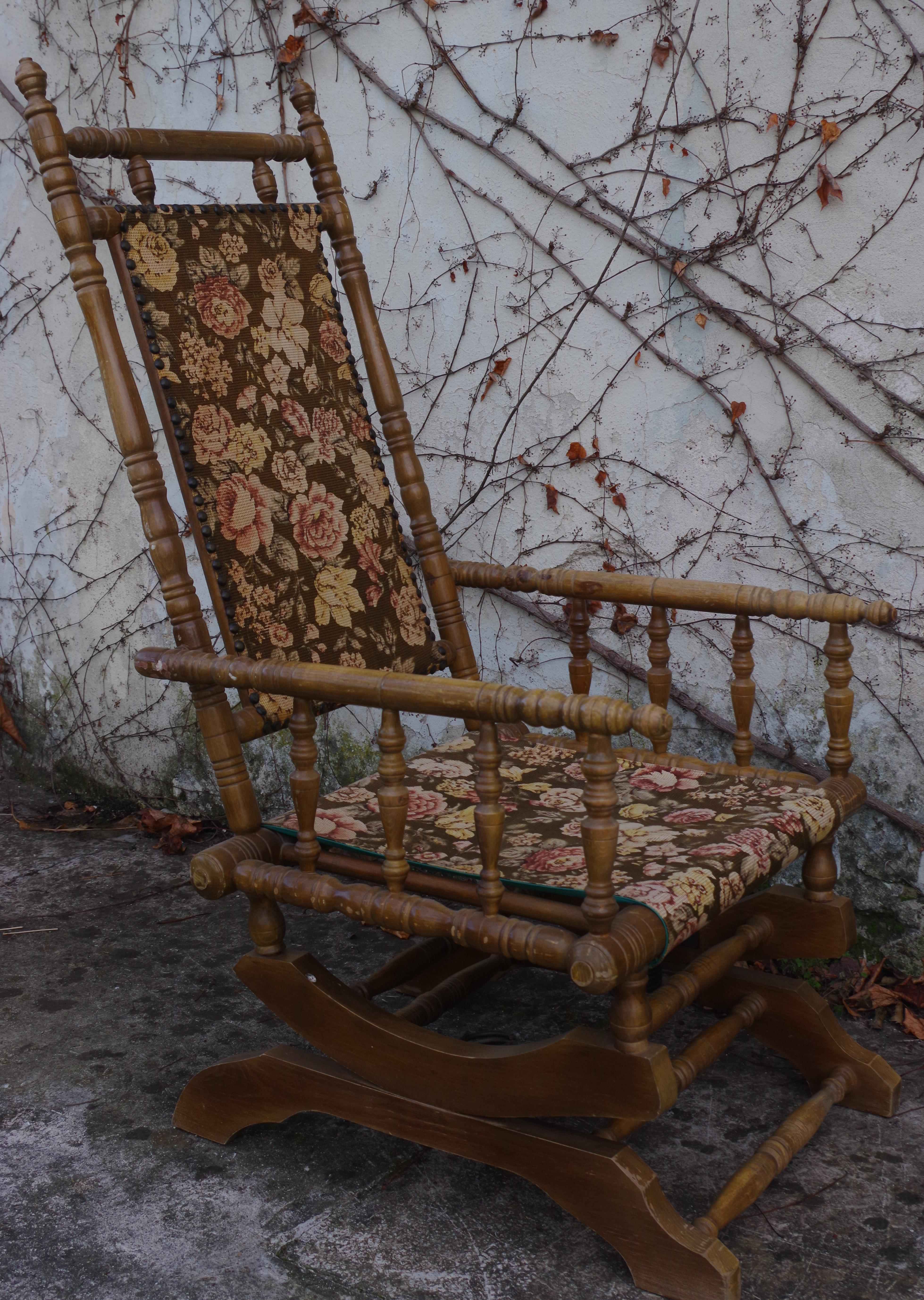 Fabric 1930s English rocking chair For Sale