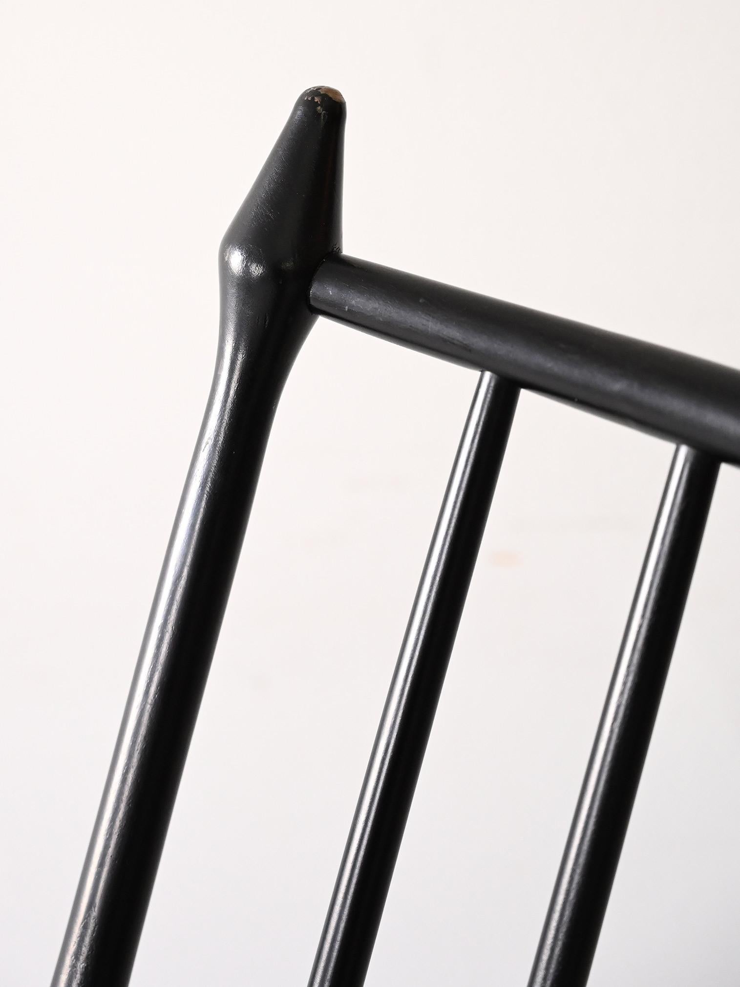 Mid-20th Century Chaise à bascule scandinave noire en vente