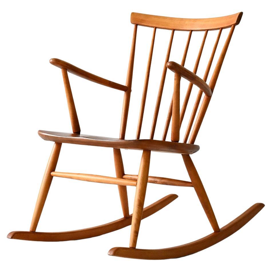 Fauteuil à bascule scandinave en hêtre et teck des années 50/60