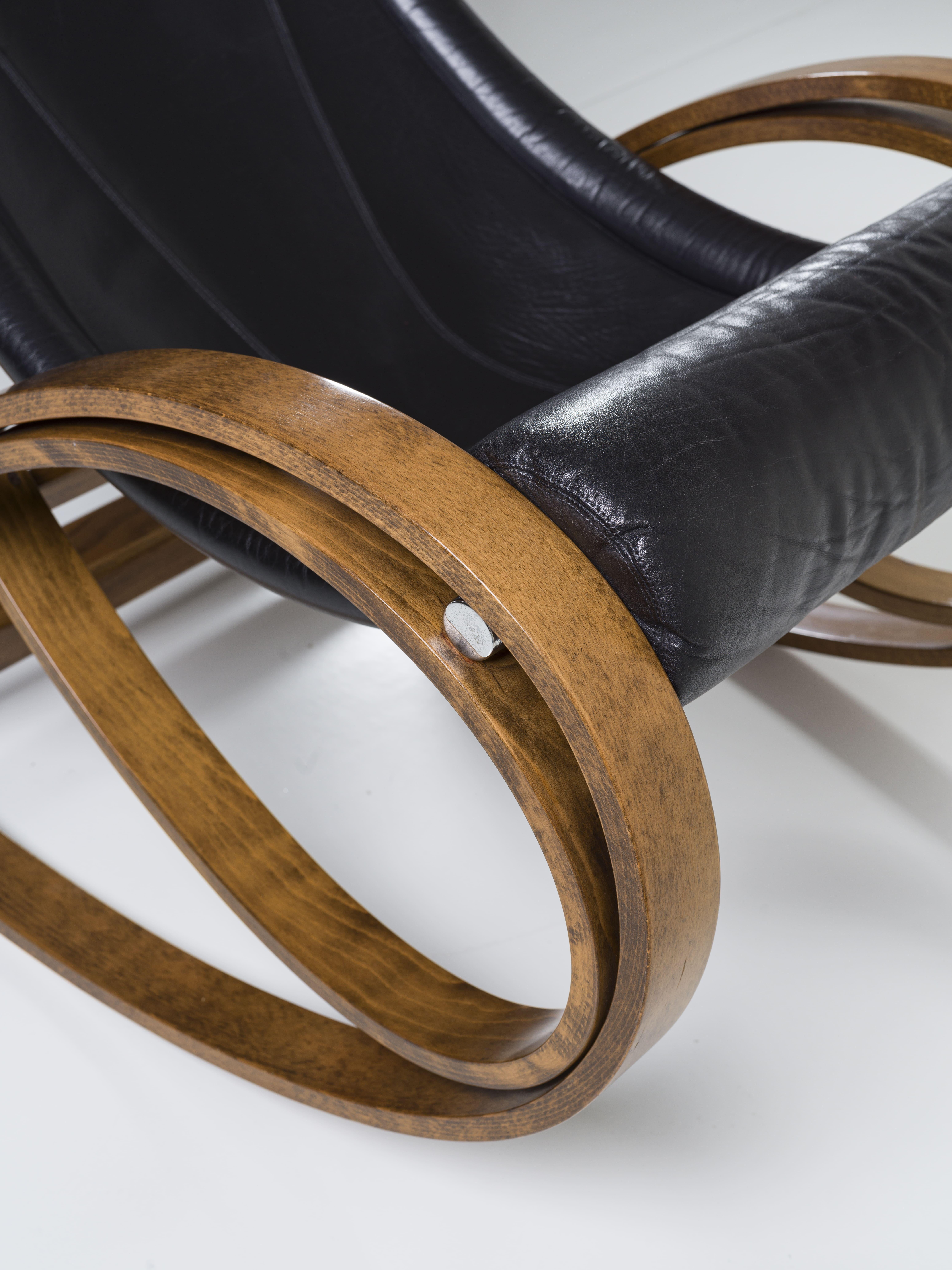 Sgarsul rocking chair in leather and wood Gae Aulenti for Poltronova Italia 1962 For Sale 8