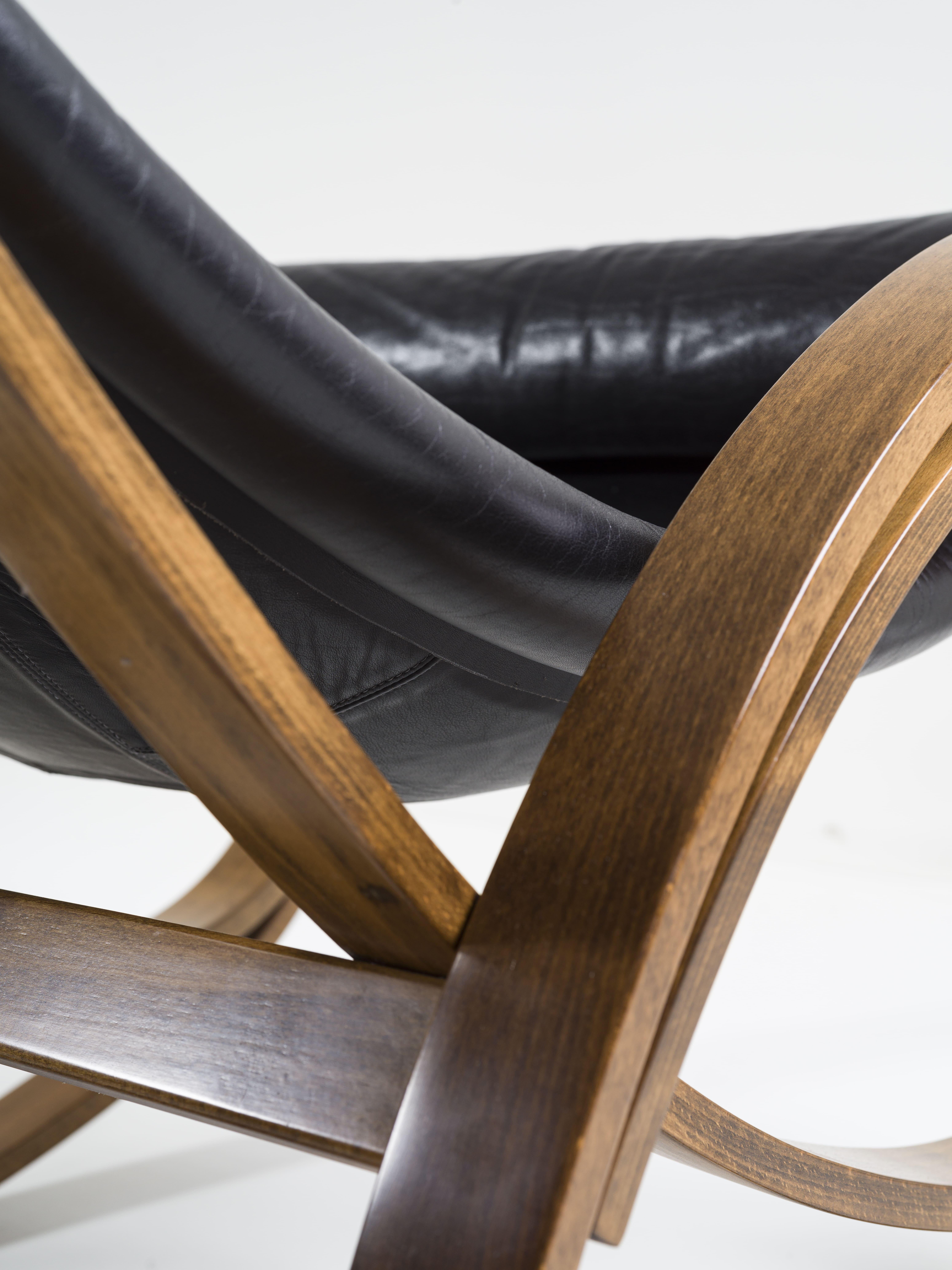 Sgarsul rocking chair in leather and wood Gae Aulenti for Poltronova Italia 1962 For Sale 9