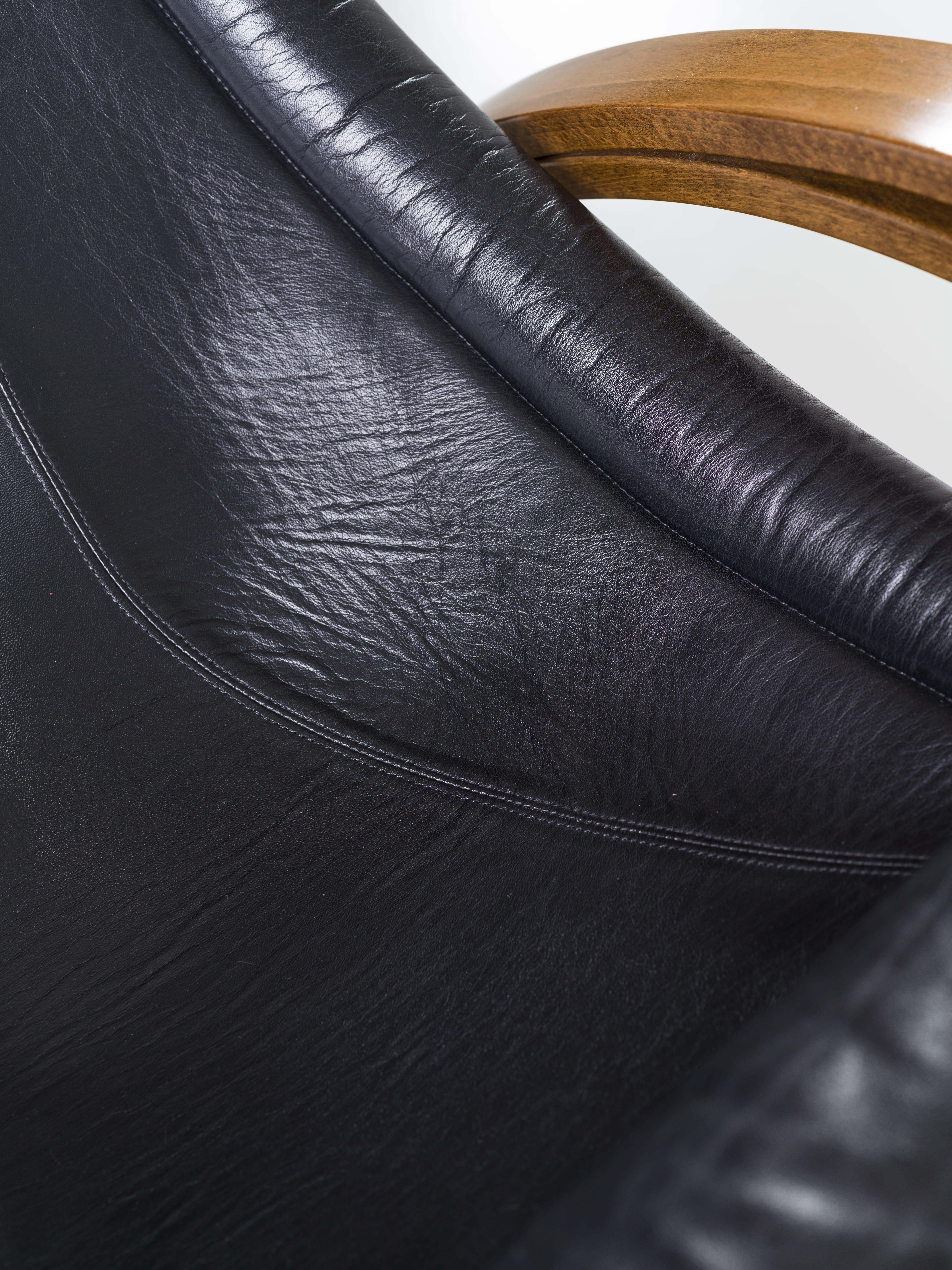 Sgarsul rocking chair in leather and wood Gae Aulenti for Poltronova Italia 1962 For Sale 2
