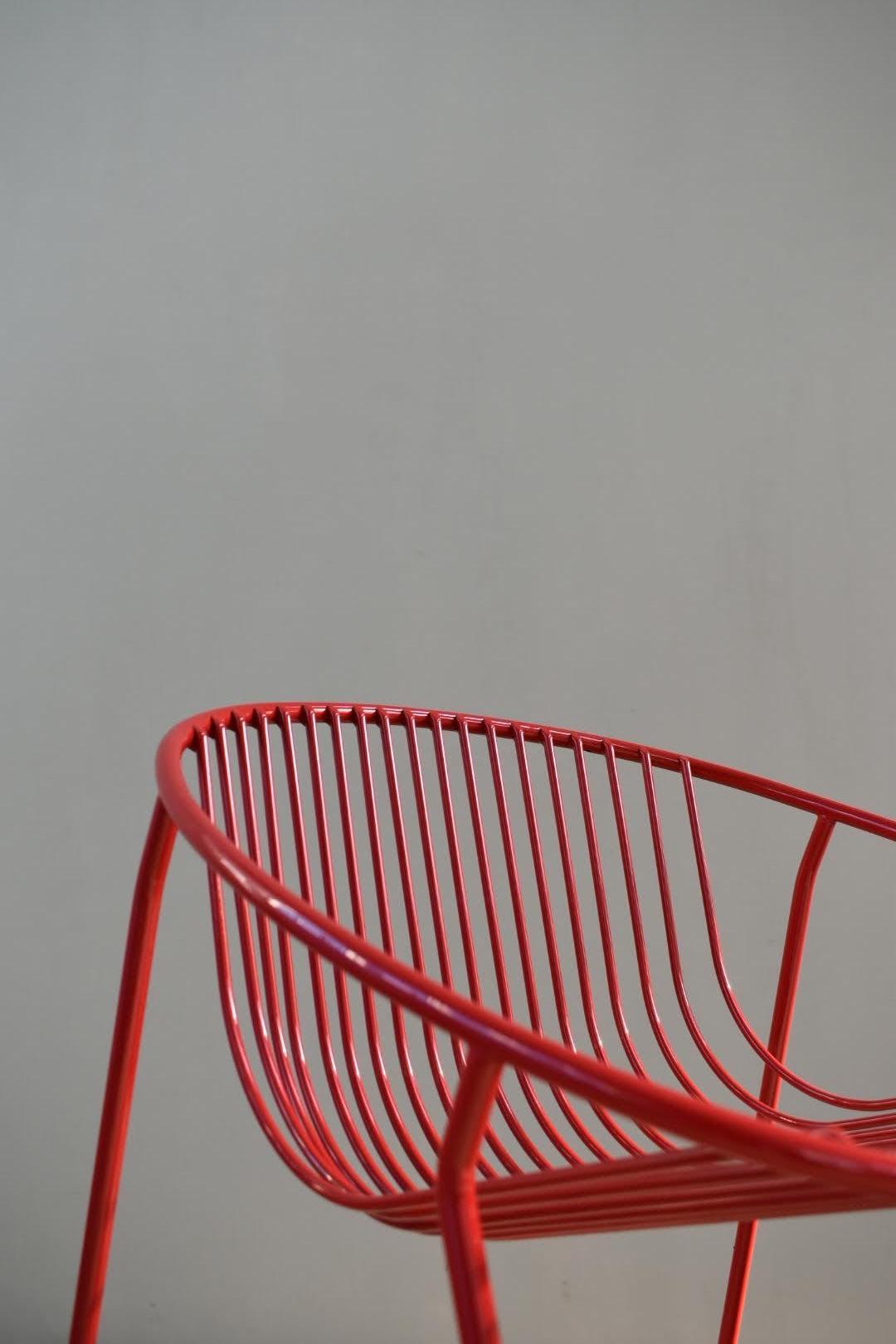 Minimaliste chaise à bascule Shell  revêtement par poudre rouge en vente