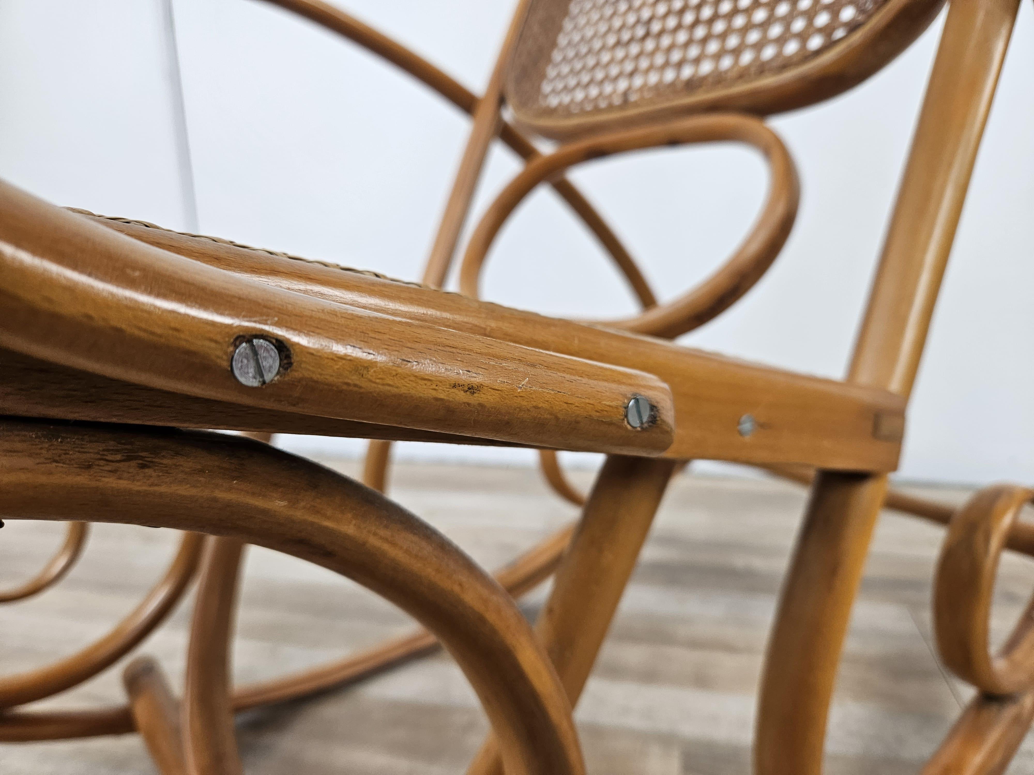 20th century Viennese rocking chair made of wood and Vienna straw For Sale 5