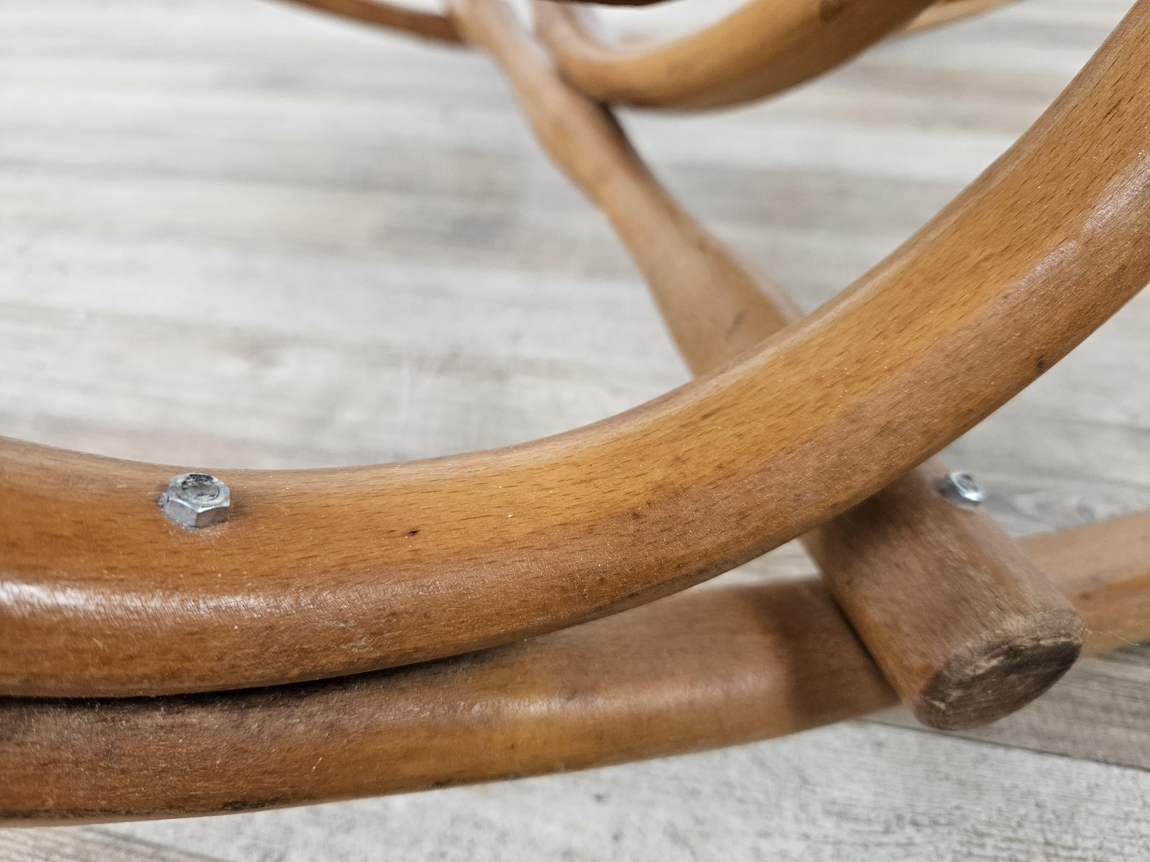 20th century Viennese rocking chair made of wood and Vienna straw For Sale 7