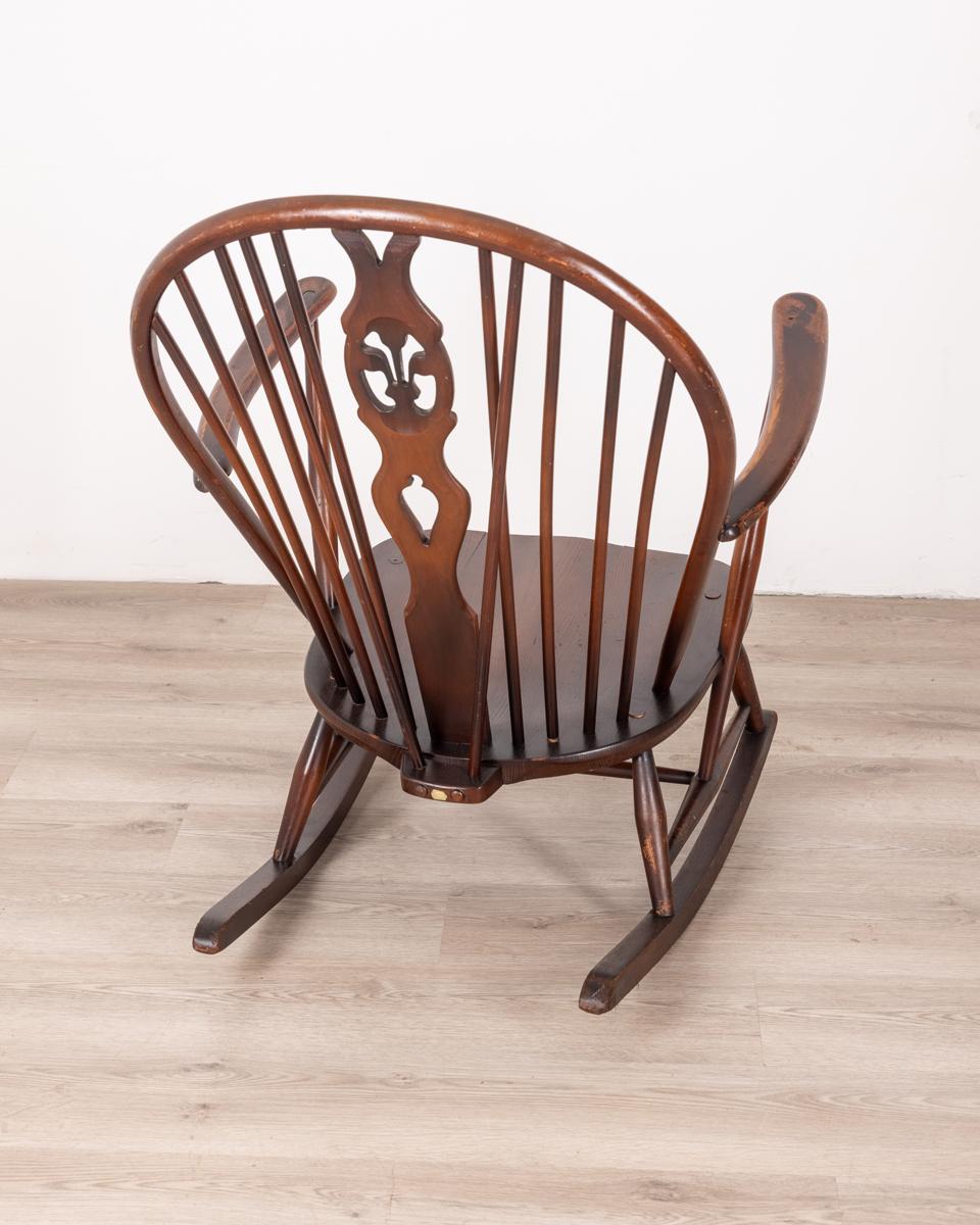 Vintage 1950s rocking chair mod. 316 design Lucian Ercolani for Ercol In Good Condition In None, IT
