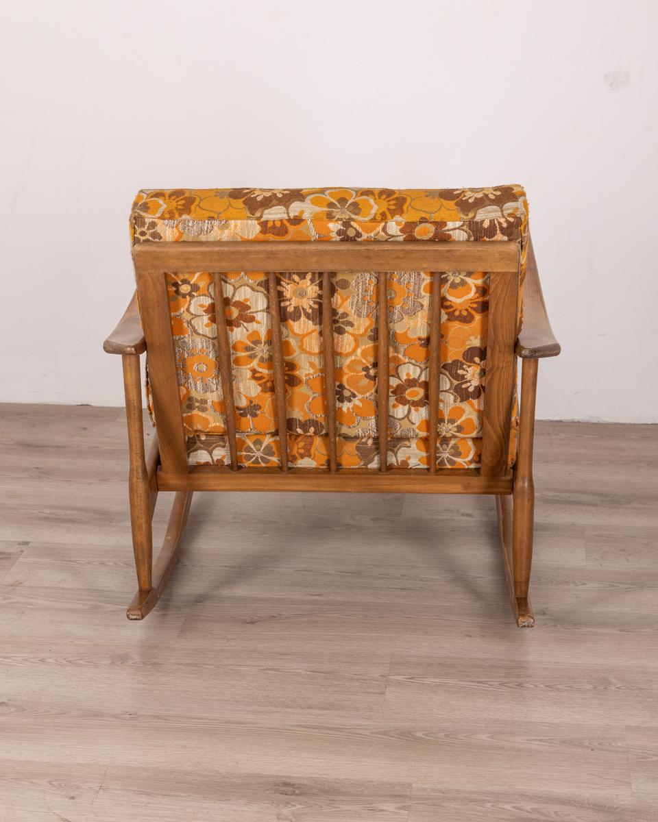 Mecedora vintage años 60 en madera y tela diseño italiano Tela